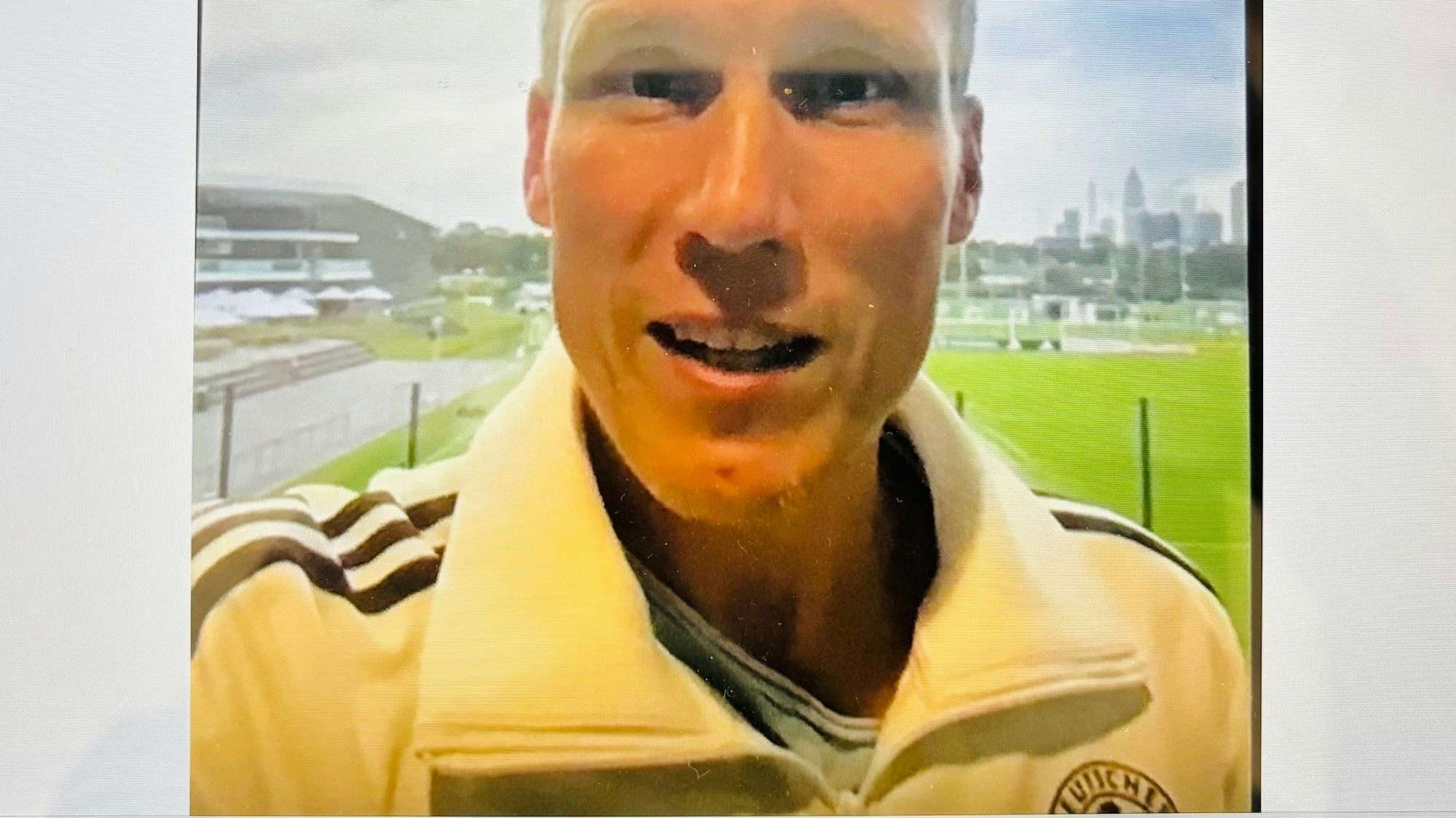 DFB-Trainer Hannes Wolf wendete sich in einer Videobotschaft an die Akteure im Kinderfußball.