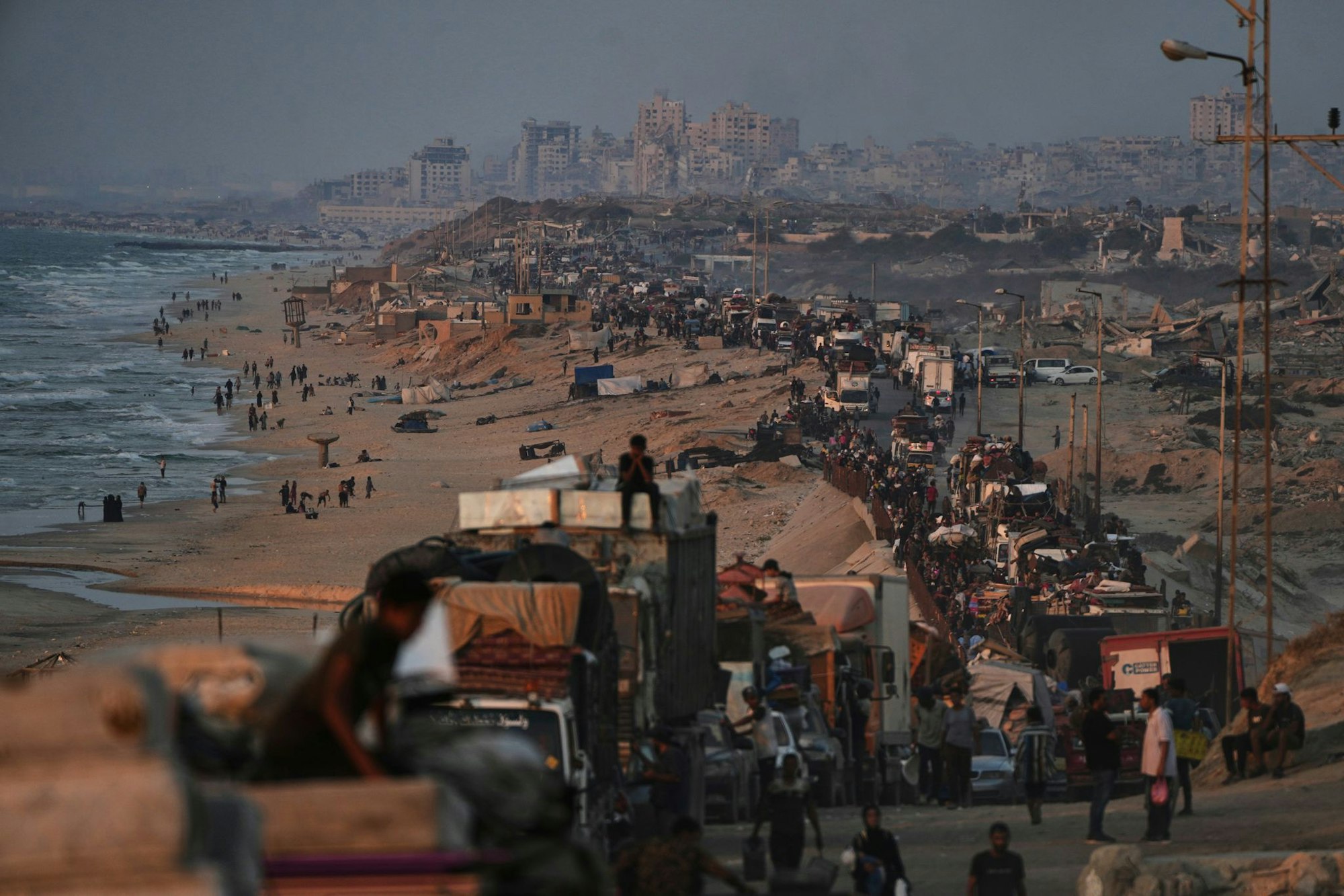 Seit Tagen flüchten Menschen aus der Stadt Gaza. (Archivbild)