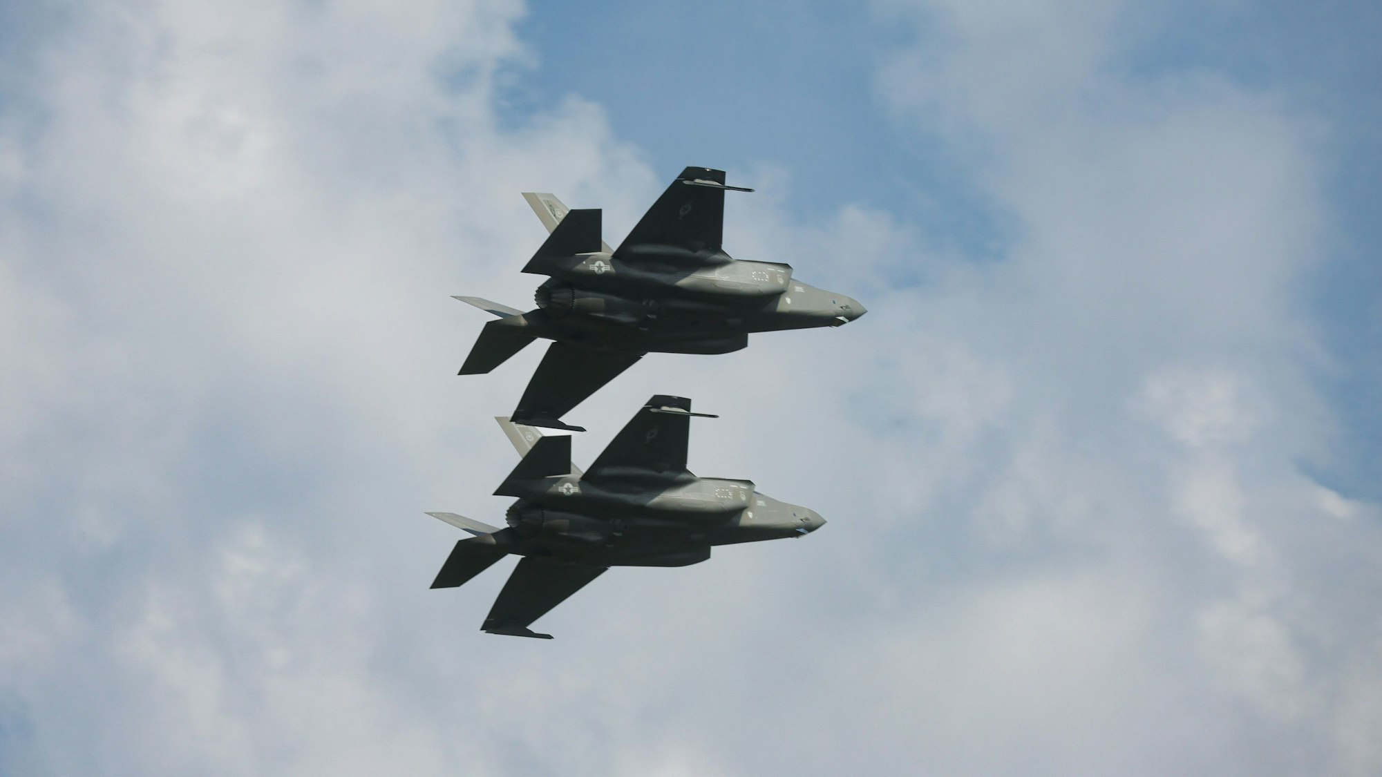US-Kampfjets vom Typ F-35 nehmen fliegen über Warschau in Polen. (Symbolbild)