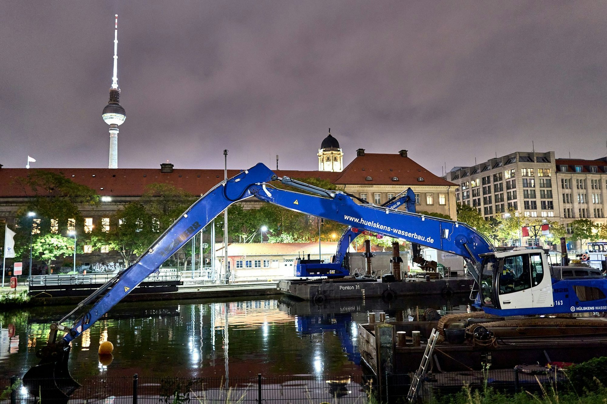 Eine Weltkriegsbombe wurde nahe der Fischerinsel in Berlin gefunden. Sie stellte sich als ungefährlich heraus.