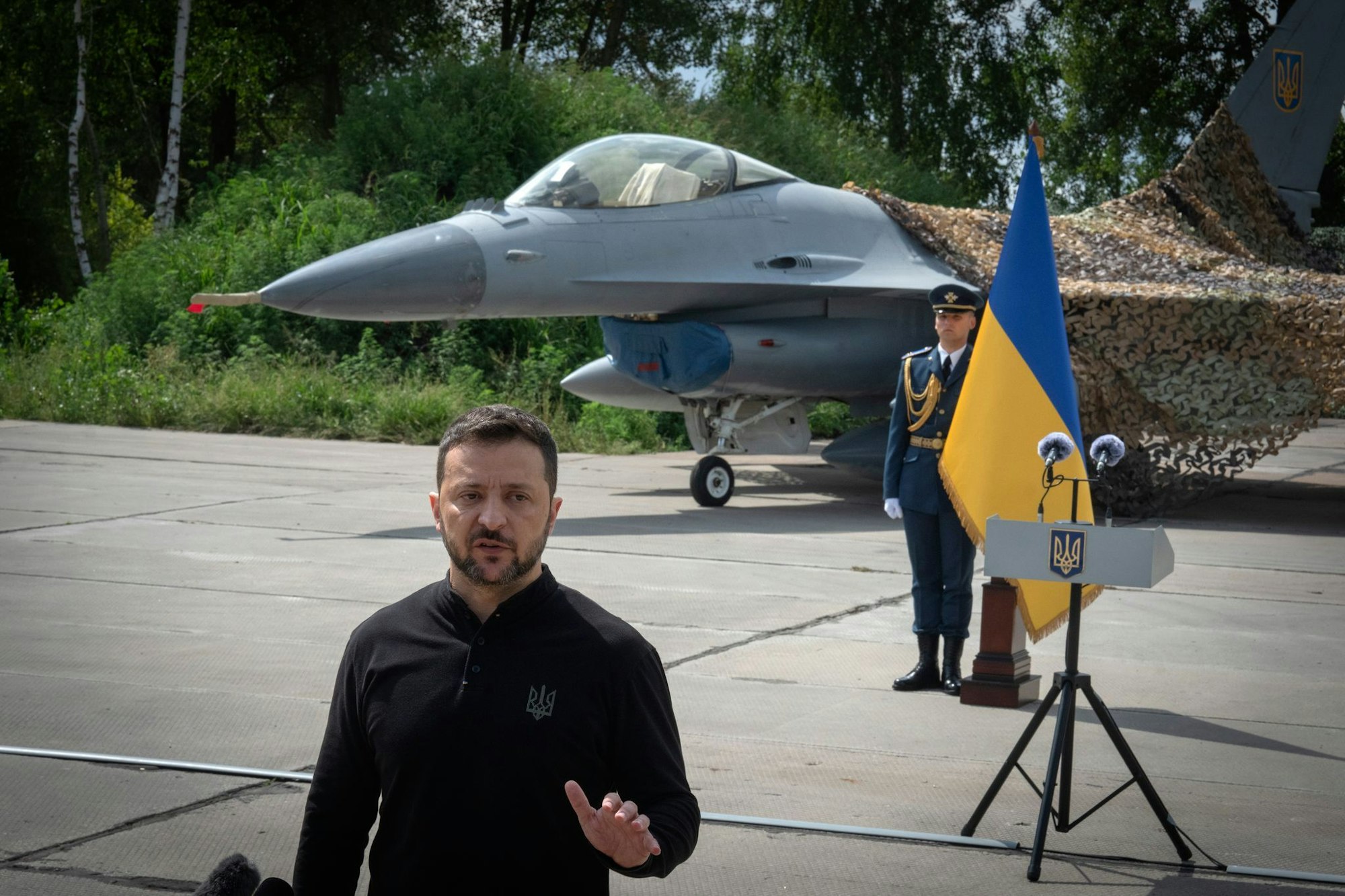 Der ukrainische Präsident Wolodymyr Selenskyj hat Waffenexporte zur Finanzierung der eigenen Rüstungsindustrie angekündigt. (Archivbild)