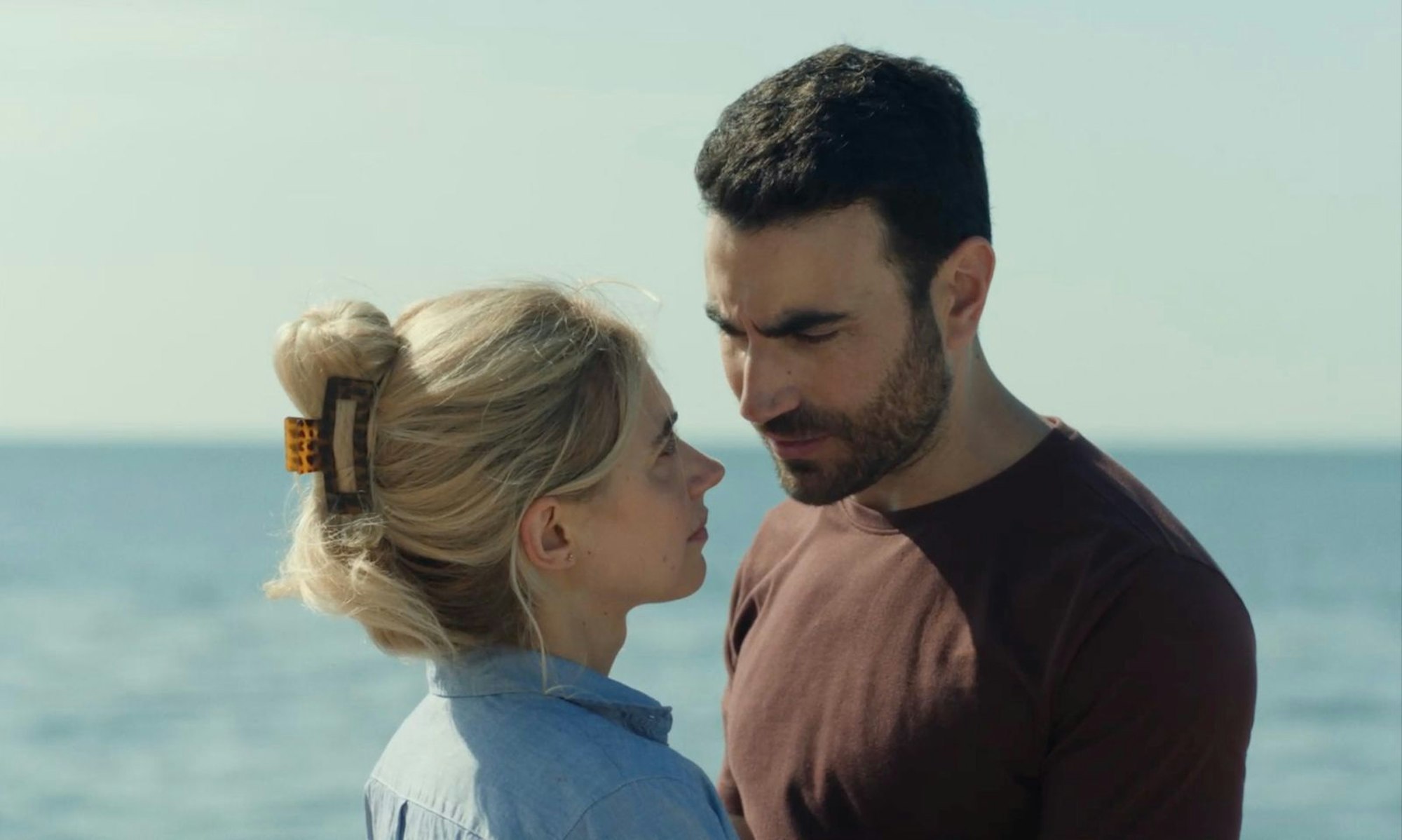 Simon (Brett Goldstein) und Laura (Imogen Poots) verbindet seit Jahren eine enge Freundschaft. (Bild: Apple )