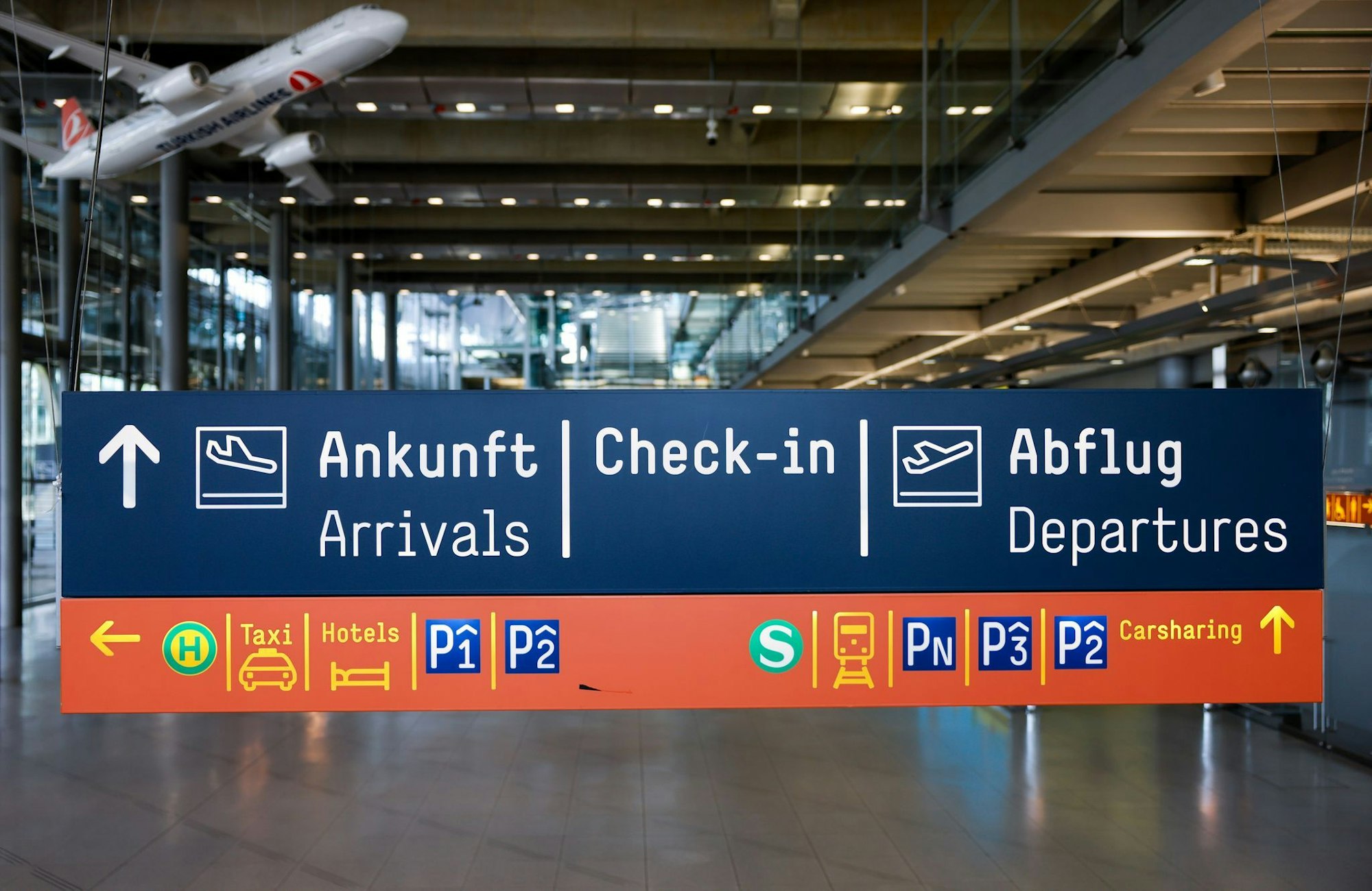 Spürbare Auswirkungen auf den Flugverkehr in NRW gab es zunächst nicht - der Check-in lief überall nach Plan. (Archivbild)