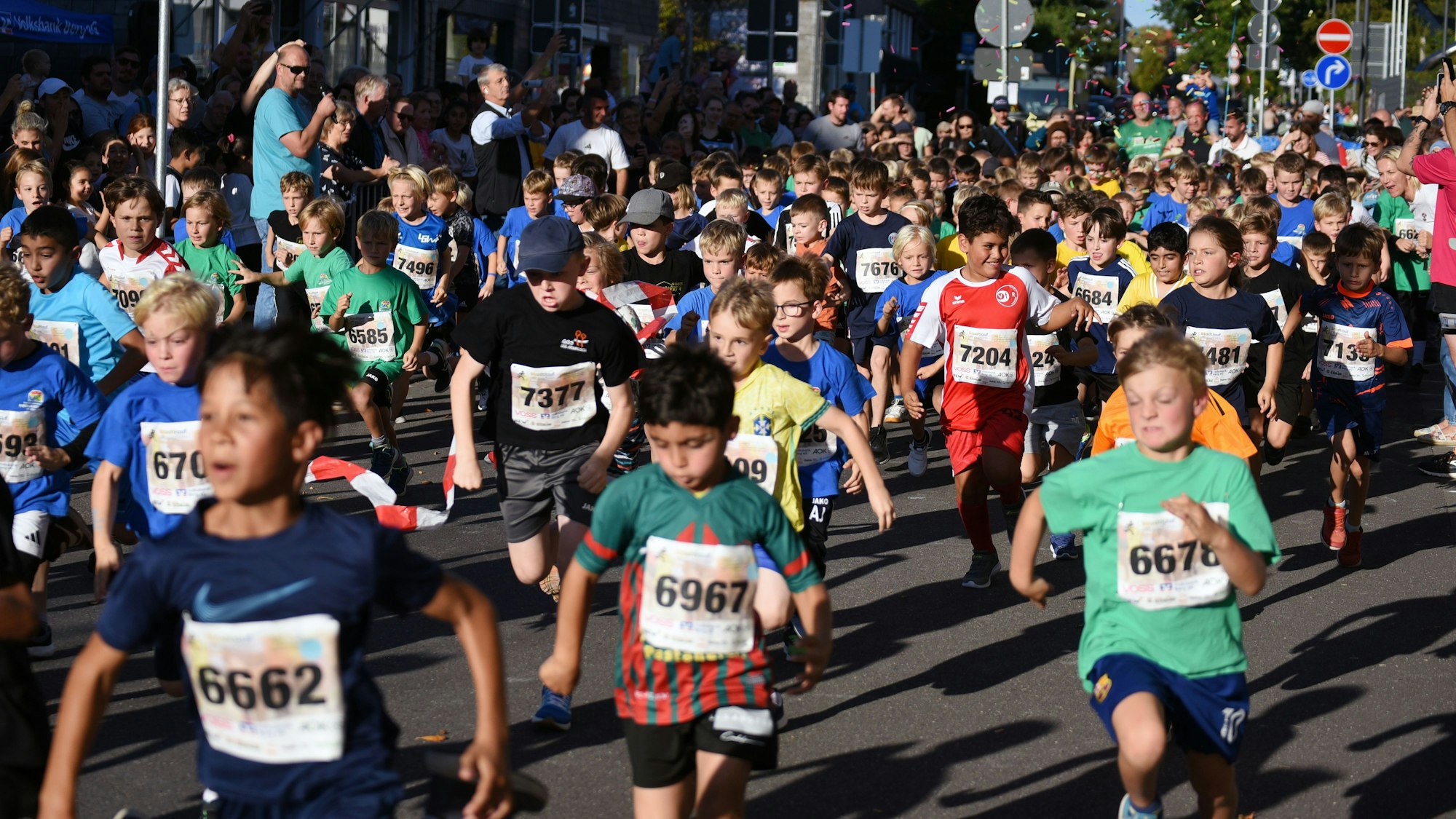 Das Foto zeigt die jüngsten Läufer bei Wipperfürther Stadtlauf.