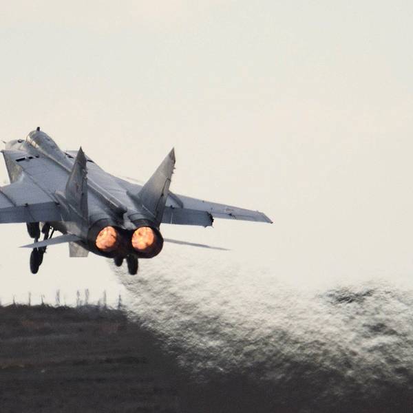 Ein russisches MiG-31-Kampfflugzeug beim Start. Drei der Flugzeuge sind nach estnischen Angaben in unerlaubt in den Luftraum des Landes eingedrungen. (Archivbild)