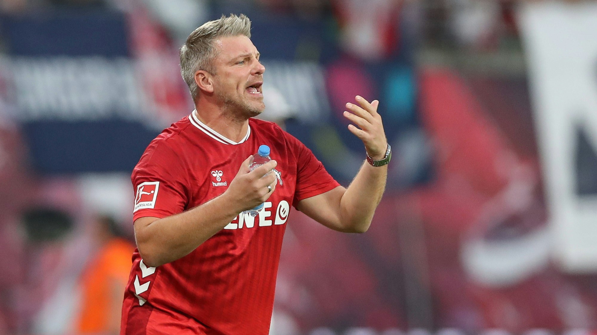 FC-Trainer Lukas Kwasniok an der Seitenlinie in Leipzig.