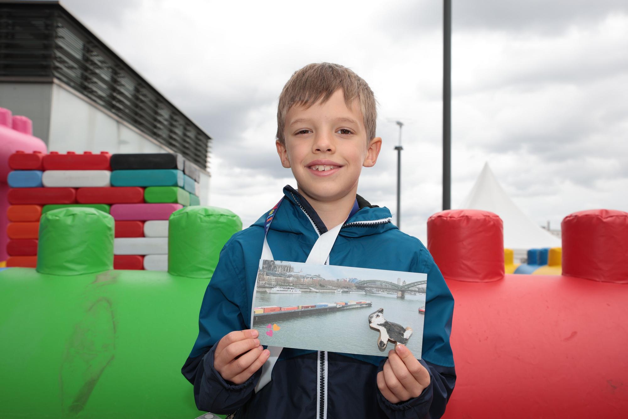 Levin, 7 Jahre alt, wünscht sich, dass sein Weg zur Schule sicherer wird.
