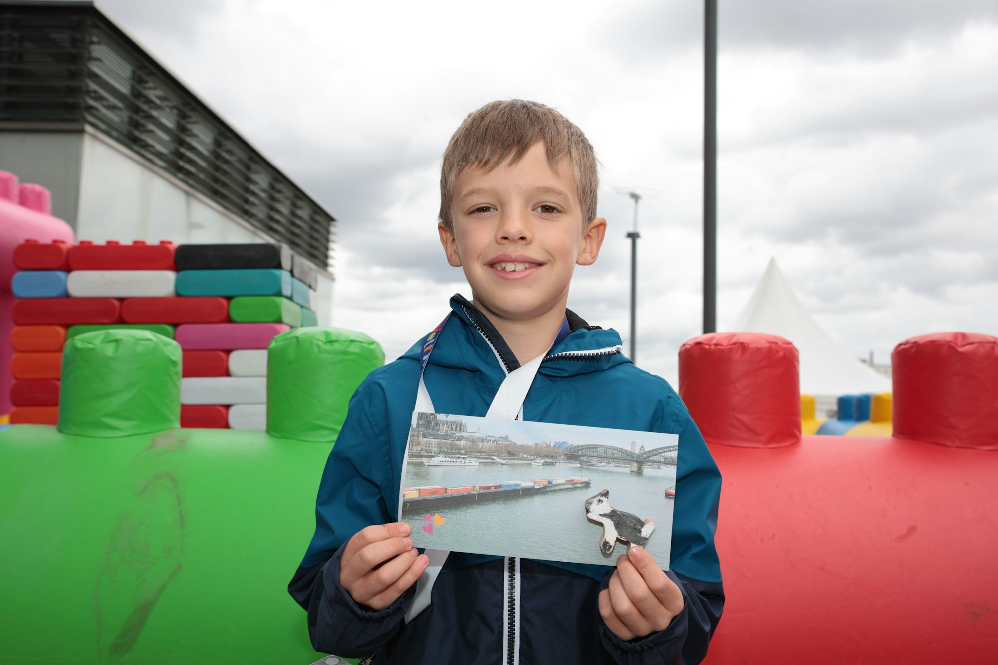 Levin, 7 Jahre alt, wünscht sich, dass sein Weg zur Schule sicherer wird.