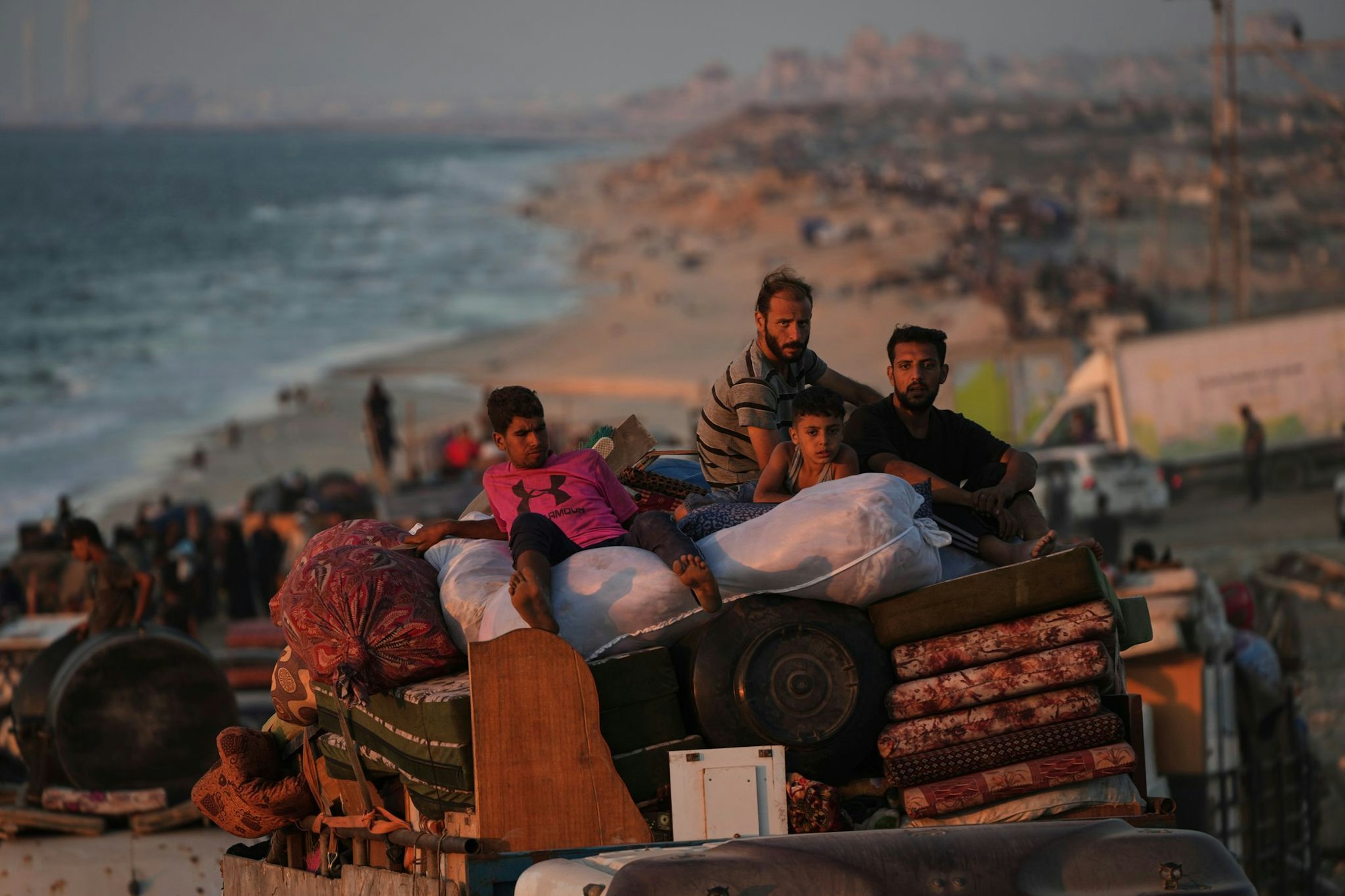 Vertriebene Palästinenser fliehen aus Gaza. (Acrhivbild)
