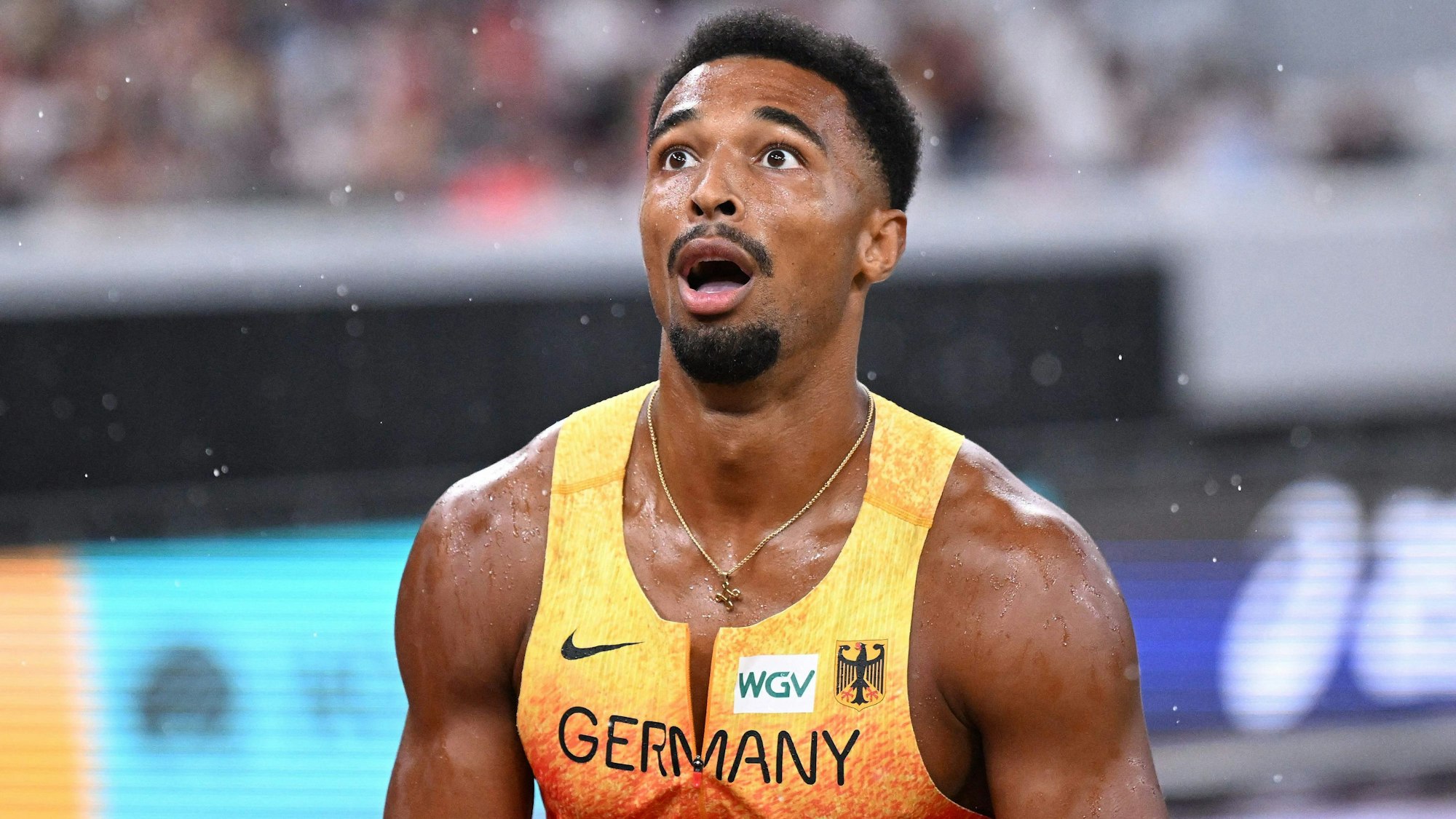 Jubel in Tokio: Leo Neugebauer aus Deutschland ist der neue Zehnkampf-Weltmeister.