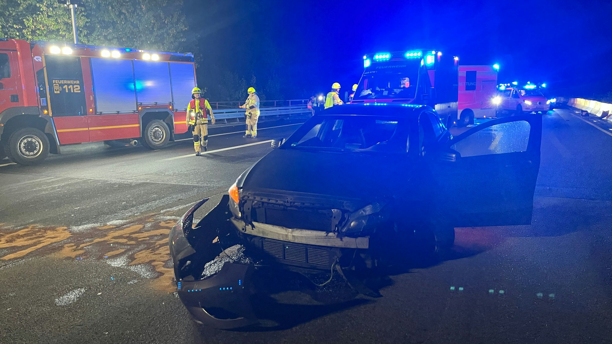 Der Mercedes einer 29 Jahre alten Frau aus Gummersbach wurde ebenfalls schwer beschädigt.