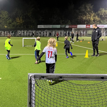 Kinderfußballtraining in den neuen Spielformen, hier beim Fußballverein ESV Olympia Köln.