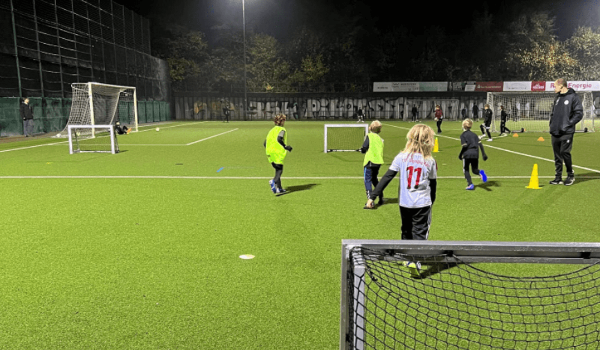 Kinderfußballtraining in den neuen Spielformen, hier beim Fußballverein ESV Olympia Köln.