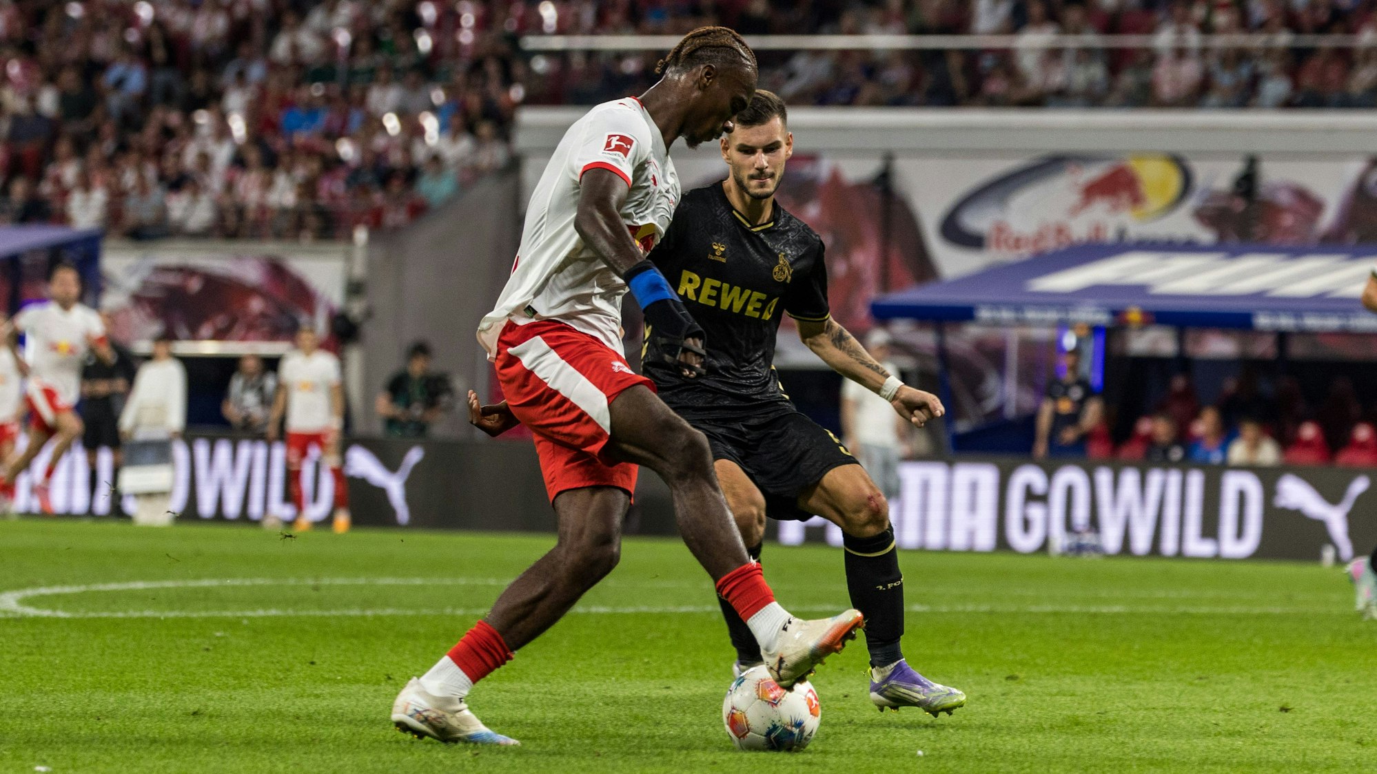 Tom Krauß im Duell mit Leipzigs Johan Bakayoko