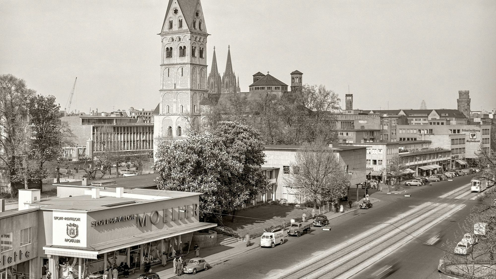 Der Stoff-Pavillon Moeller wurde 1952 nach drei Jahren Bauzeit eröffnet.