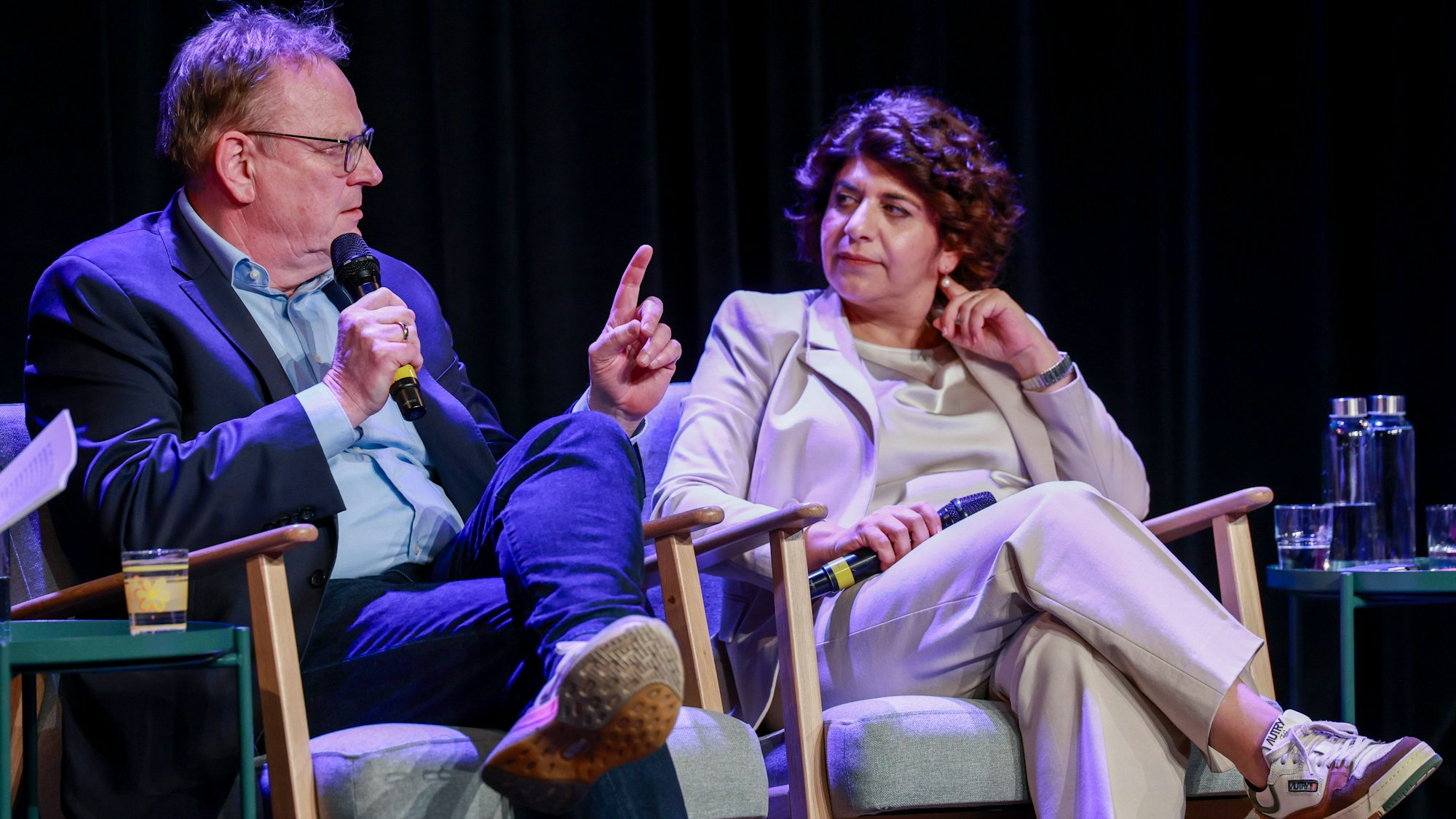 Torsten Burmester (l.) oder Berivan Aymaz – wer wird Kölns neue Oberbürgermeisterin oder neuer Oberbürgermeister? Am 28. September entscheiden das die Kölner Wahlberechtigten.