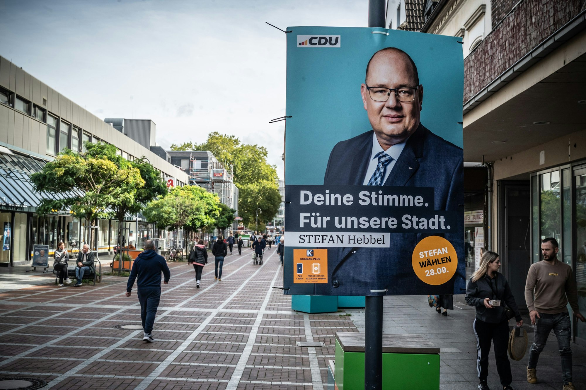 Hebbel-Plakat zur Stichwahl, Wiesdorfer Fußgängerzone Wahlkampf. Bild: Ralf Krieger