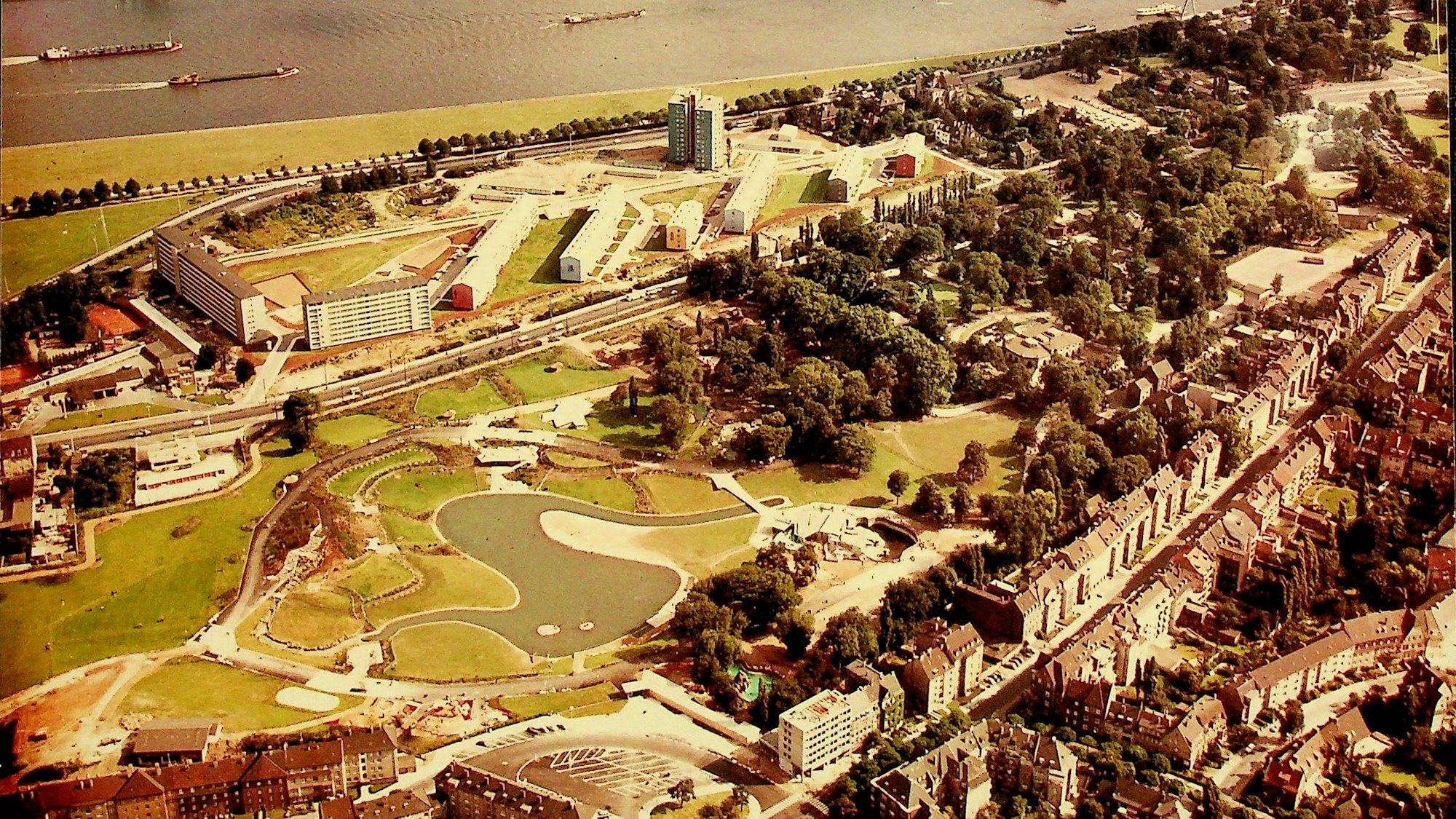 Das Bild zeigt eine Luftaufnahme von dem Areal des Kölner Zoos von 1960.