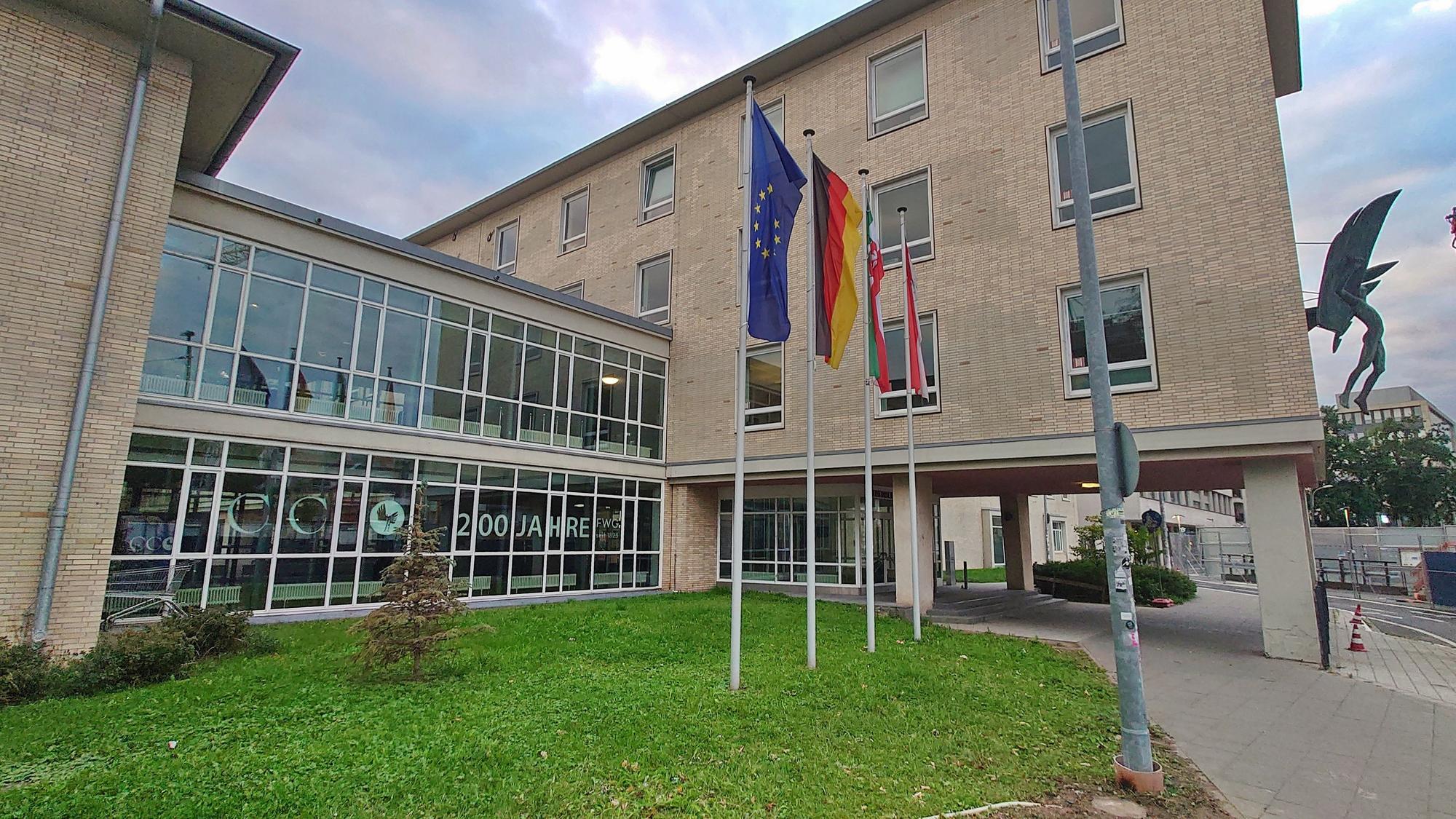 Das Friedrich-Wilhelm-Gymnasium in der Severinstraße feiert seinen 200. Geburtstag. Es ist nach dem Dreikönigsgymnasium das zweitälteste Gymnasium Köln und das einzige, das noch an seinem Gründungsort steht.
