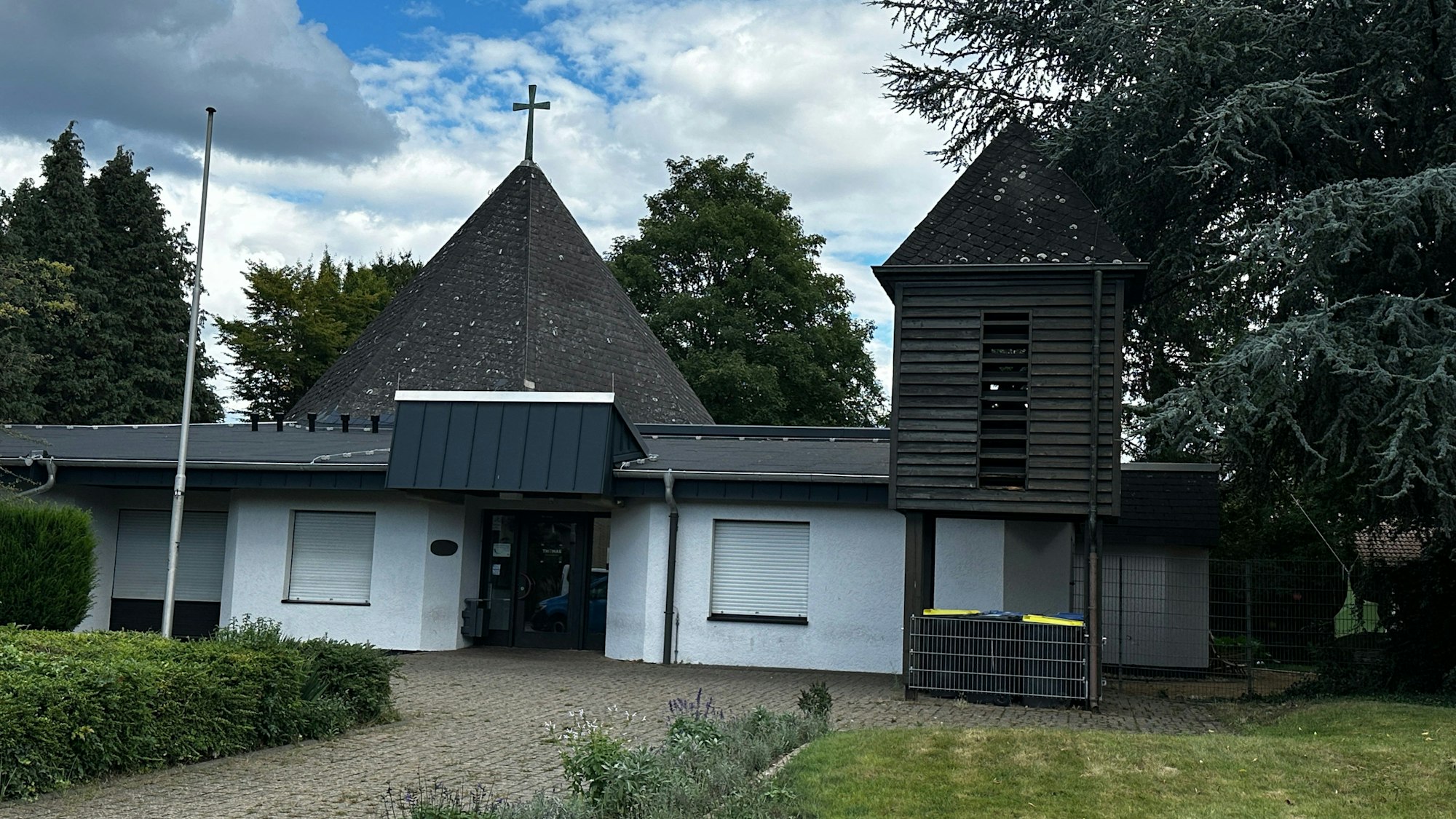 Zu sehen ist die ehemalige Thomas-Kirche, die nun eine Begegnungsstätte ist.