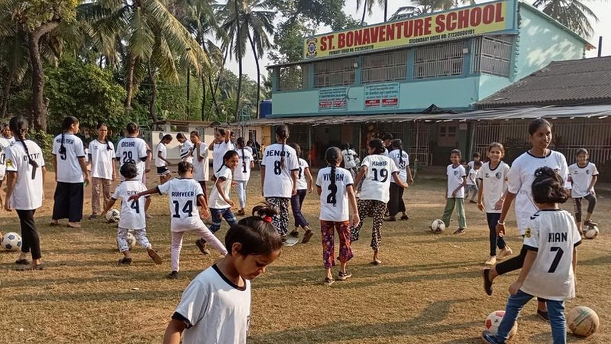 Schulbildung und Sport für die Mädchen im indischen Heim fördert der Verein aus Siegburg.