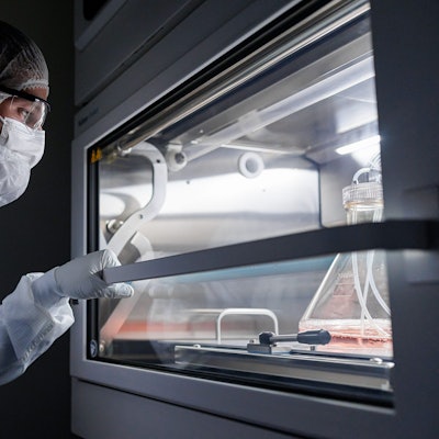 Forscher im Gentechnik-Labor der Bayer-Tochter Viralgen in San Sebastián bei Bilbao.