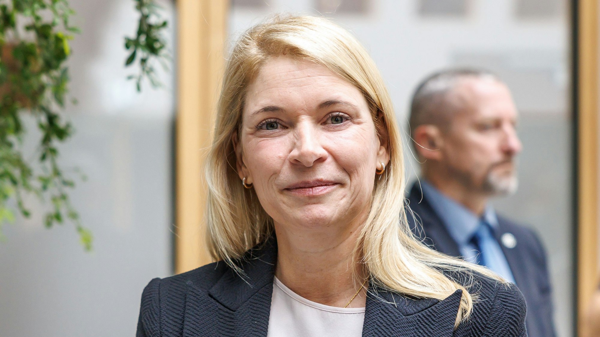 Das Bild zeigt die designierte neue Bahnchefin Evelyn Palla. Foto: Andreas Gora/dpa