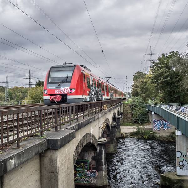 Bahnstrecke zwischen Küppersteg und Rheindorf mit S-Bahn