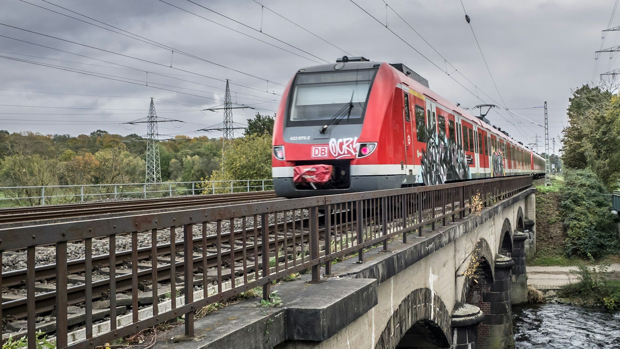 Bahnstrecke zwischen Küppersteg und Rheindorf mit S-Bahn