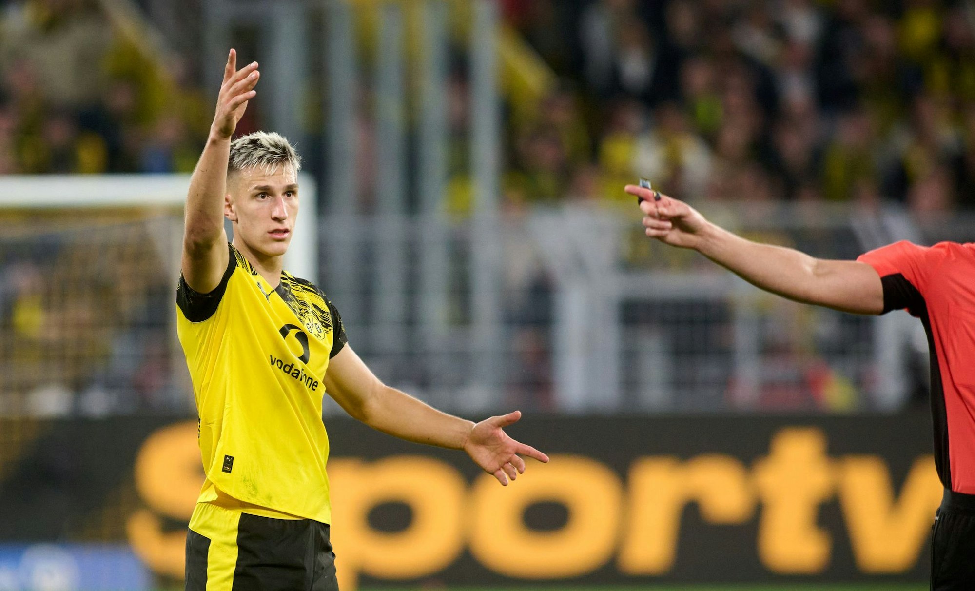 Nico Schlotterbeck lenkt das Dortmunder Spiel von hinten.