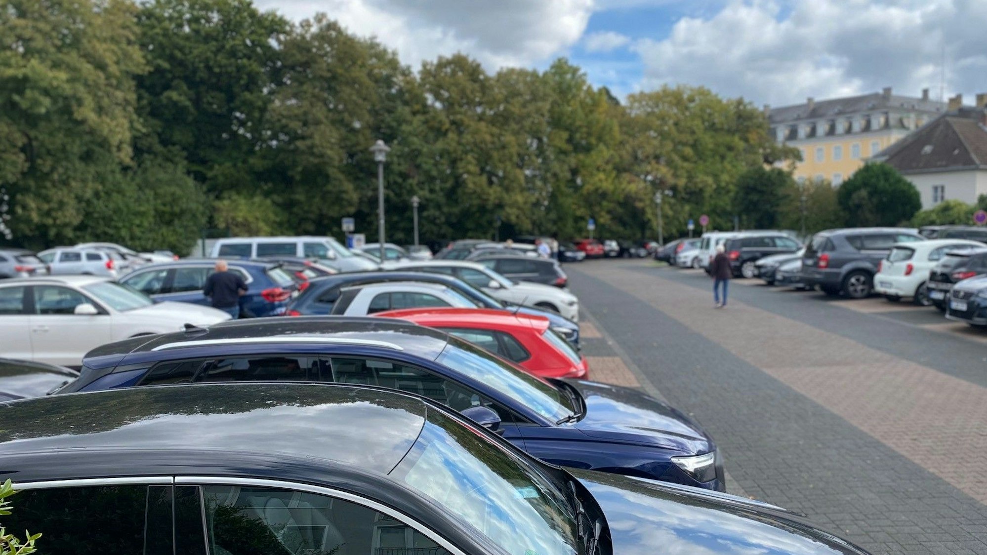 Zu sehen ist der Belvedere-Parkplatz in Brühl.