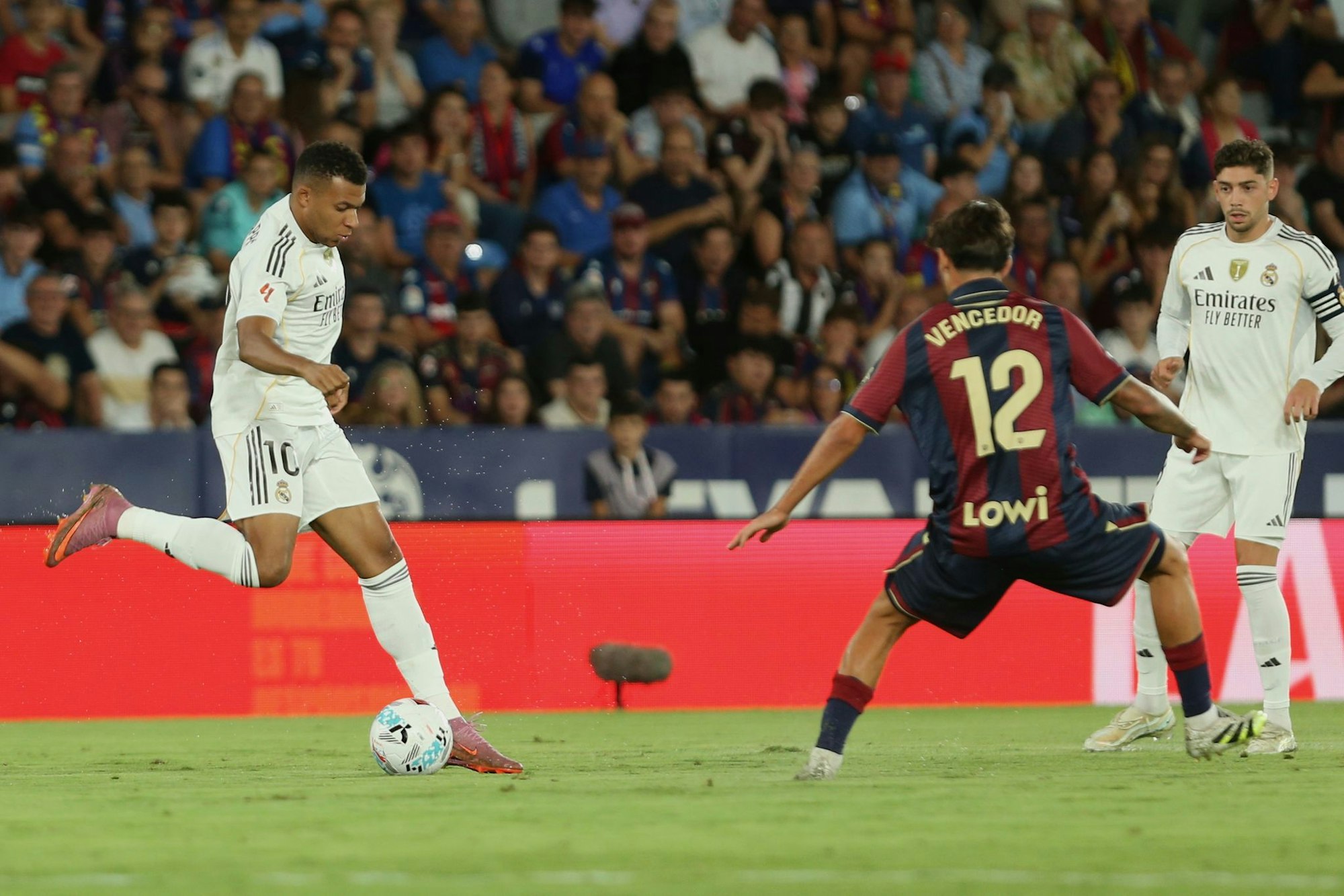 Kylian Mbappé trifft gegen Levante doppelt.