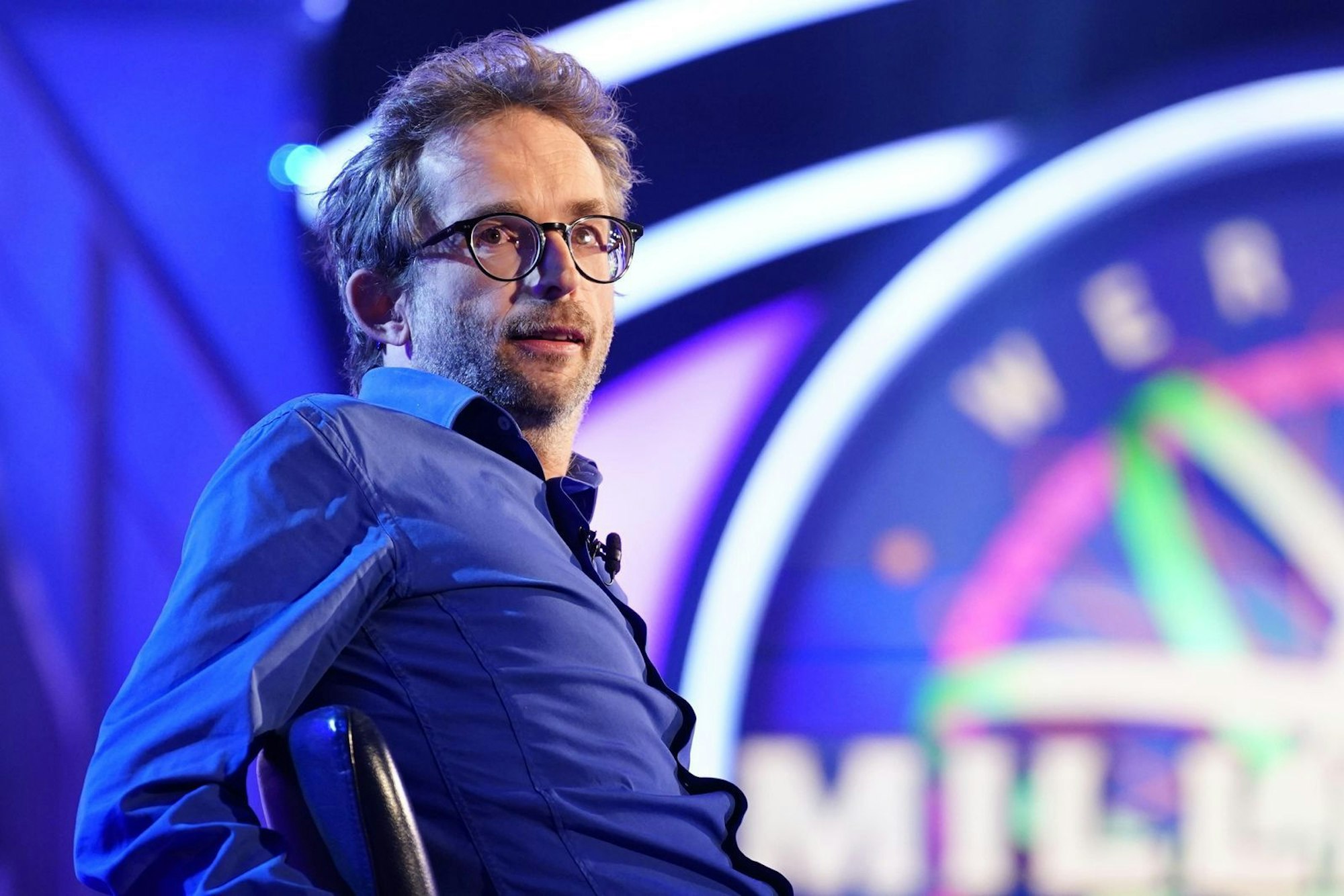Mark Thomsen, der Medikamente gehen ADHS nimmt und einen IQ von 150 hat, fiel von 16.000 auf 500 Euro. Jauch litt mit. (Bild: RTL / Stefan Gregorowius)