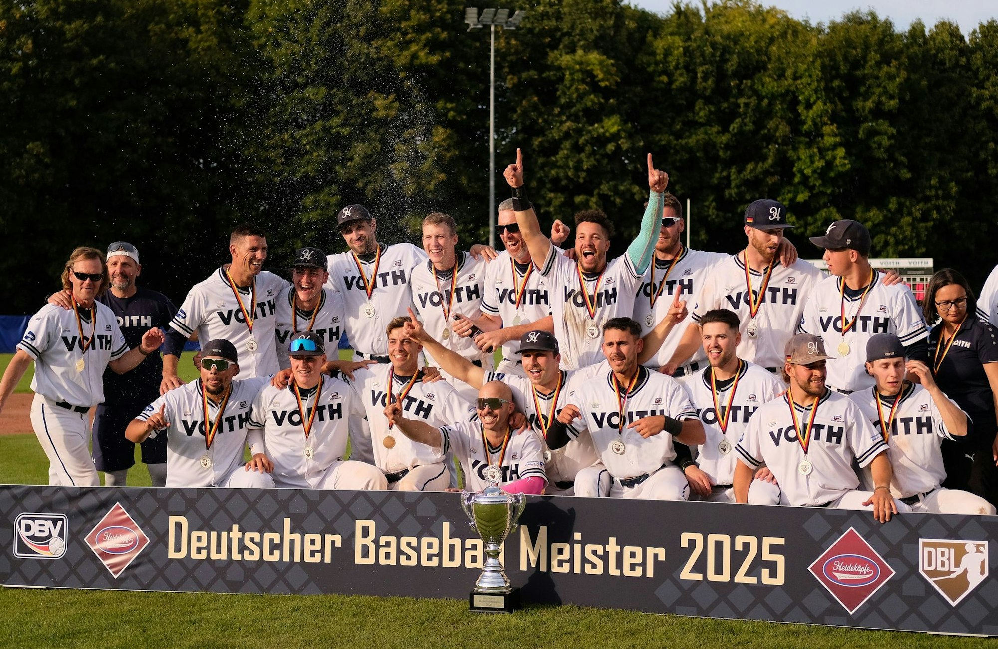 Die Heidenheim Heideköpfe krönten sich mit einem 3:1 in der Finalserie gegen die Guggenberger Legionäre zum deutschen Baseball-Meister.