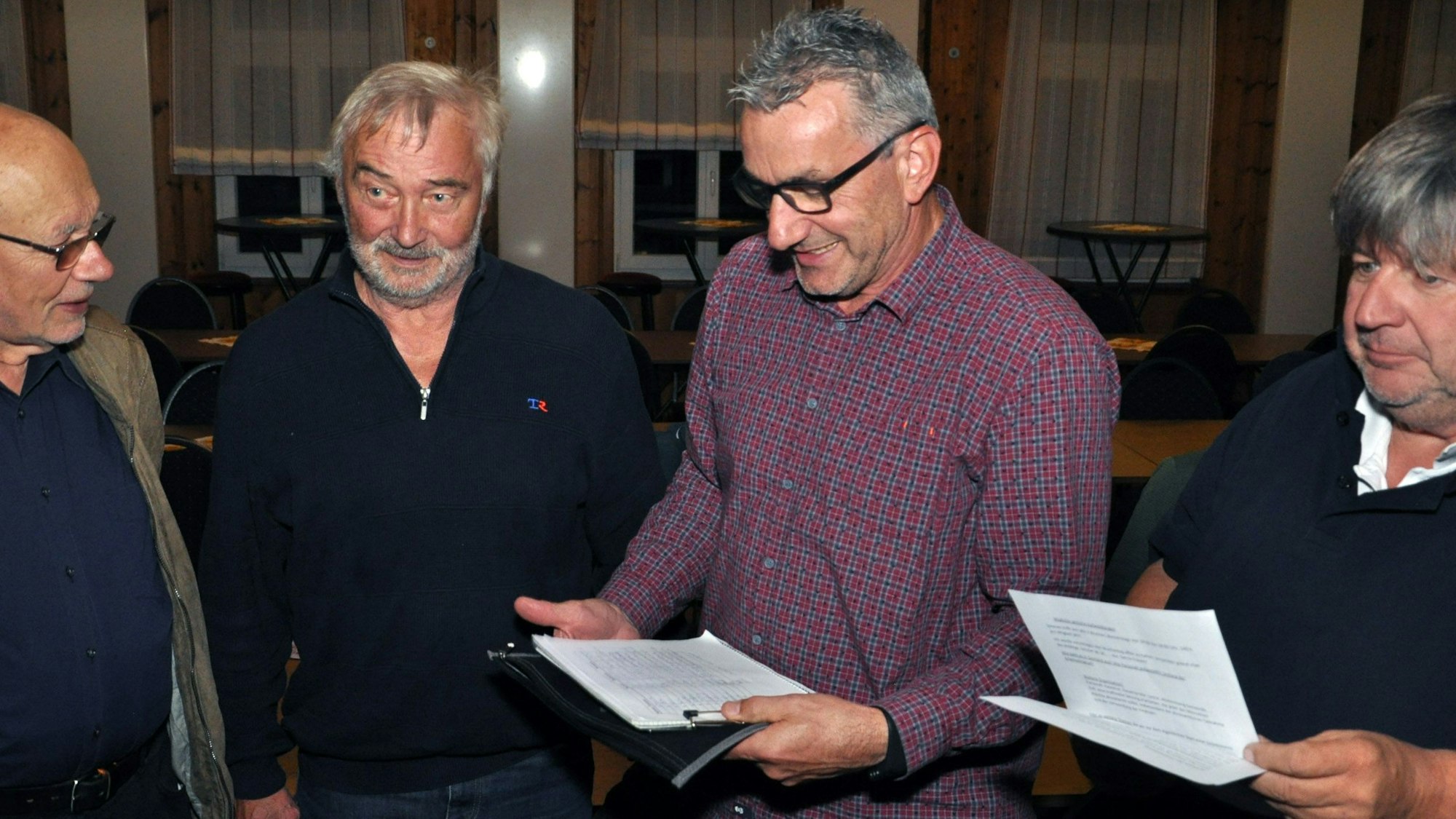 Das Bild zeigt von links Hans Reiff (Grünkolonne Scheven), Horst Kirfel („Rentner für Gemünd“), Dieter Pütz und Guido Schmidt.