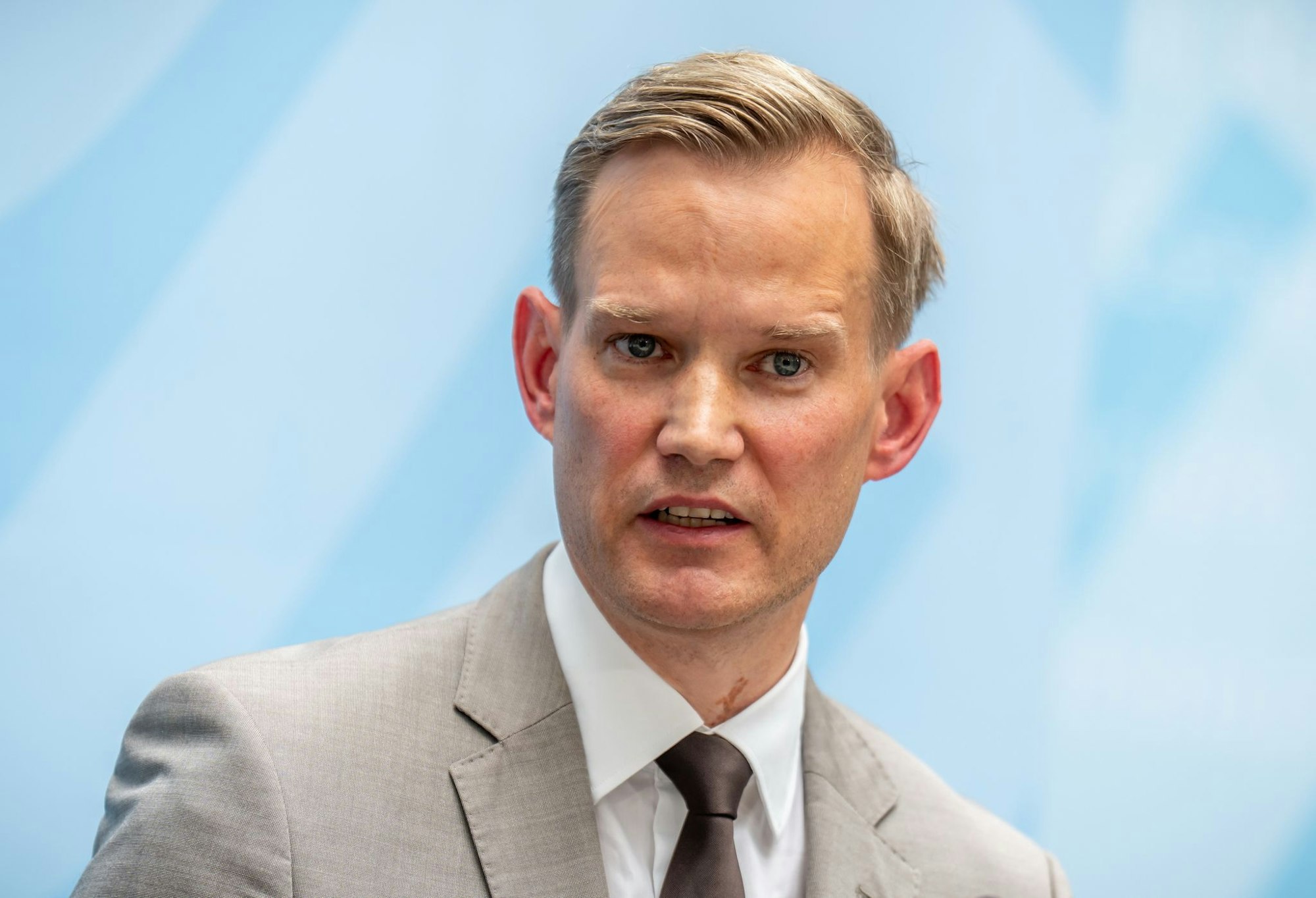 Es braucht nach Einschätzung von Hendrik Streeck mehr Prävention gegen Glücksspielsucht. (Archivbild)