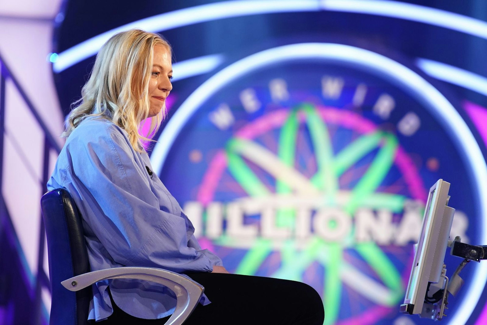 Julia Zeiher stand am Ende der Folge auf 500 Euro und darf nächste Woche weiterspielen. (Bild: RTL / Stefan Gregorowius)
