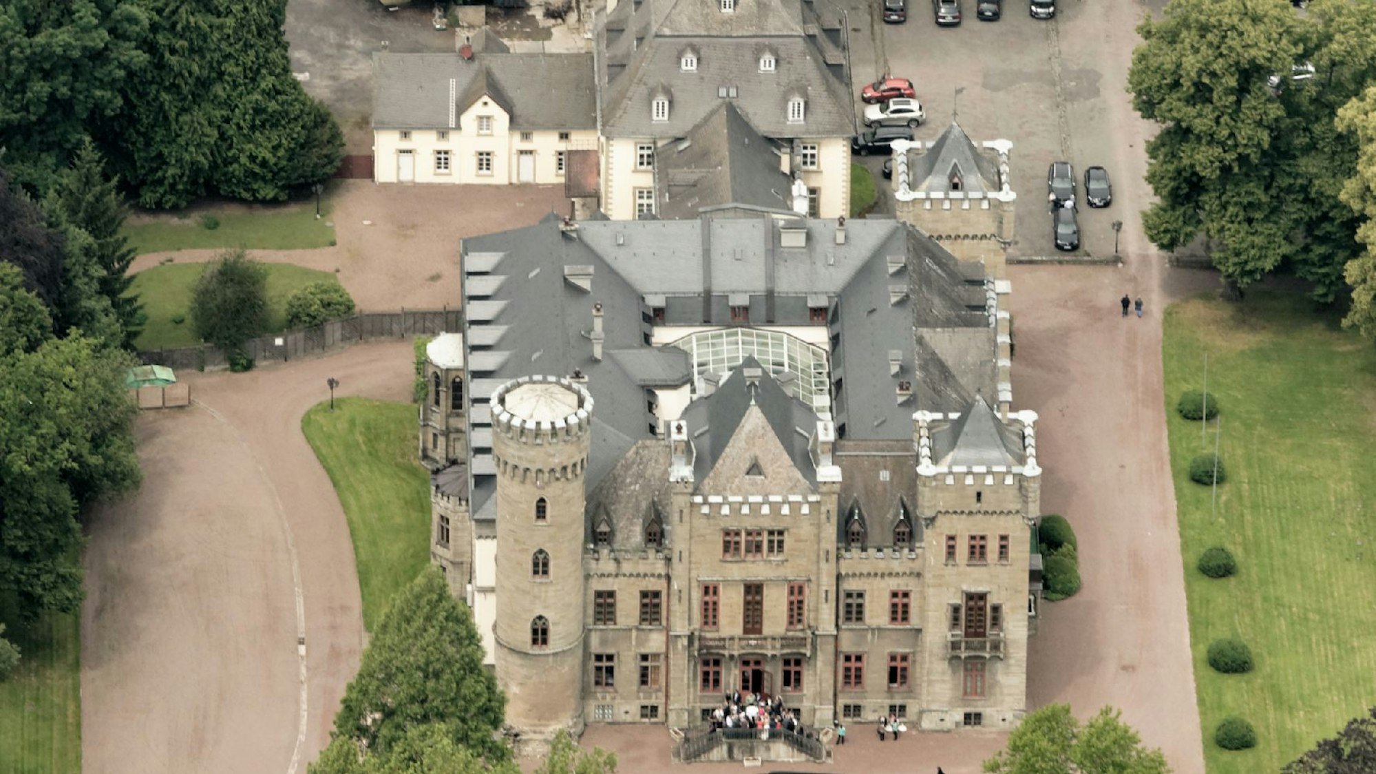 Das Schloss Herdringen in Arnsberg von oben. (Archivbild)