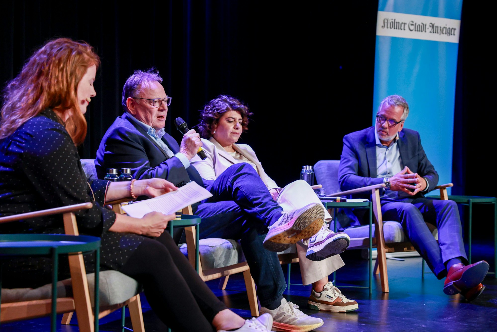 22.09.2025, Köln: Die Kandidaten für das Amt des Oberbürgermeisters, Berivan Aymaz und Torsten Burmester, sprechen bei einer Podiumsdiskussion im Rahmen des KSTA-Leserforums in der COMEDIA.
Foto: Michael Bause