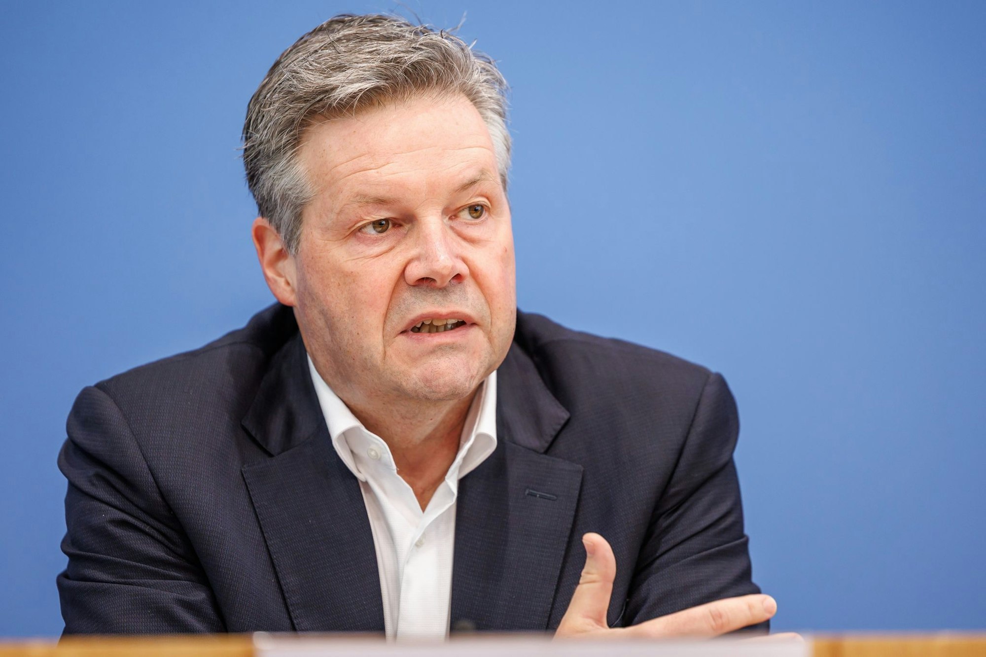 Die EVG will Rompf als neuen Chef der Bahn-Infrastruktursparte DB InfraGo verhindern.