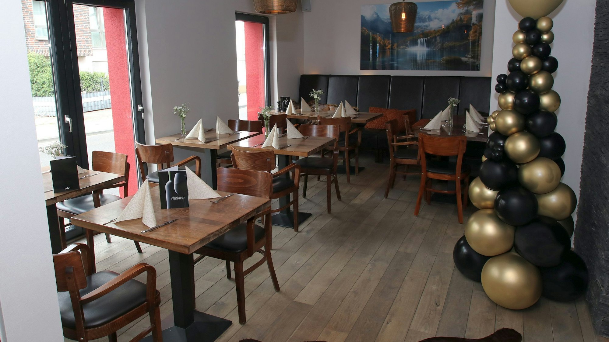 Das Bild zeigt das Restaurant von innen.