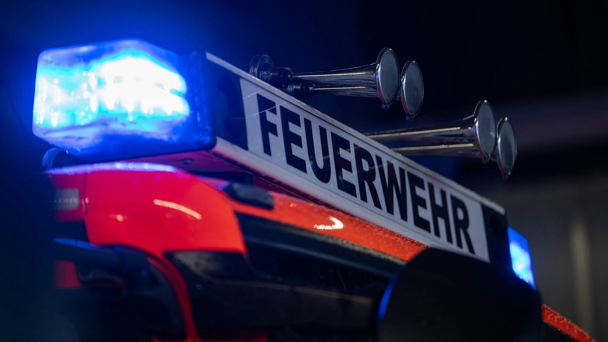 Die Feuerwehr war mehrere Stunden im Einsatz. (Symbolbild)