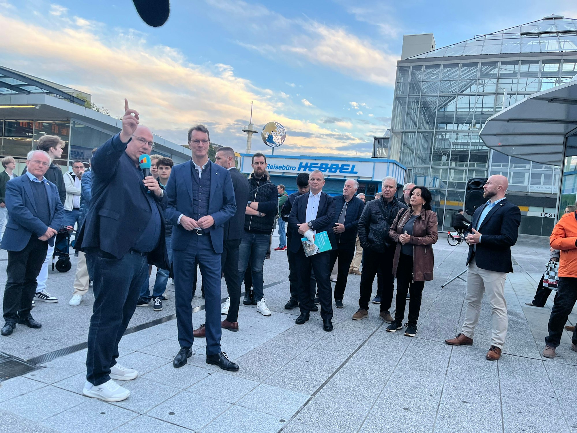 Menschen in der Fußgängerzone