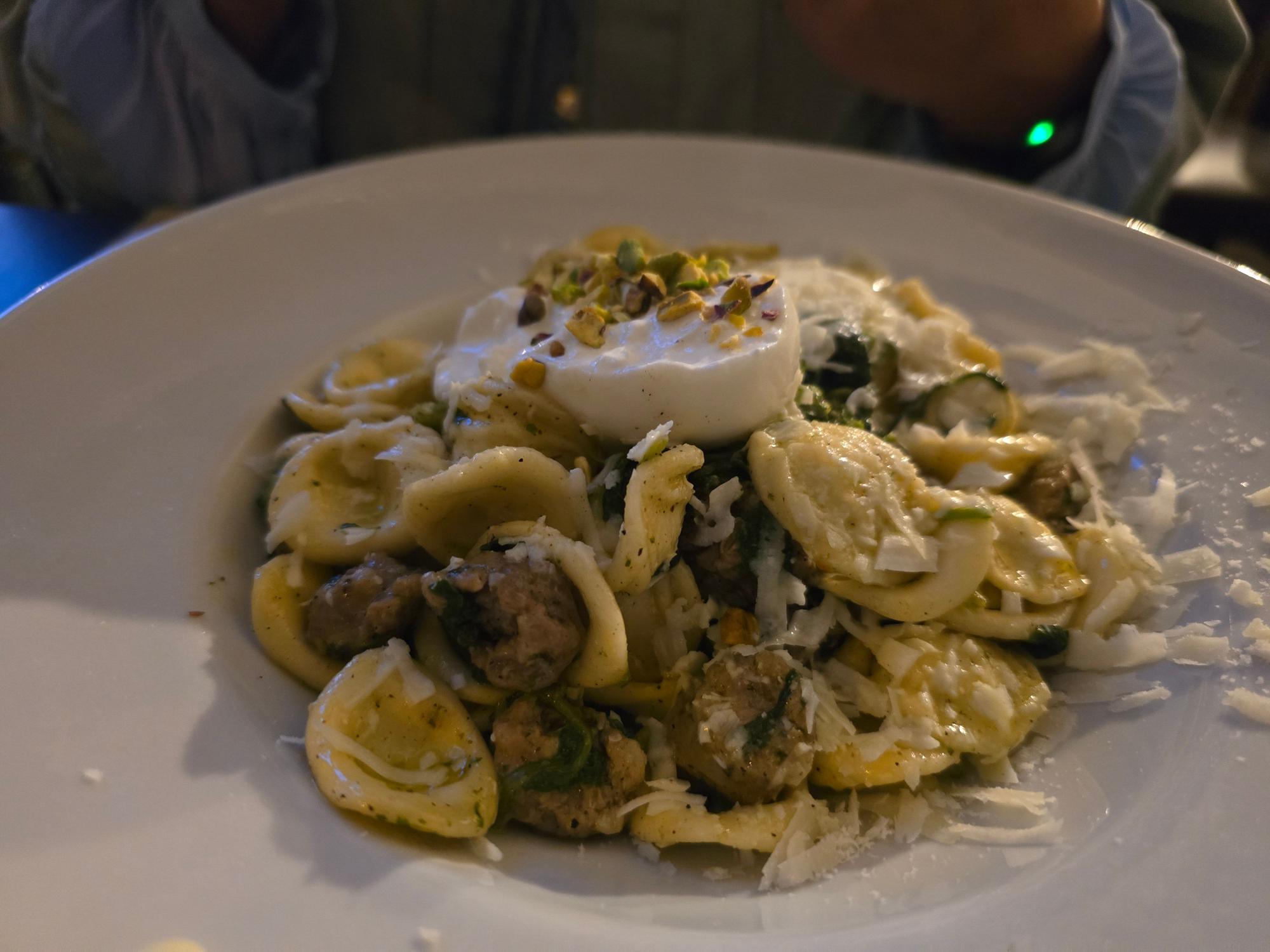 Orecchiette mit Salsiccia und Stängelkohl