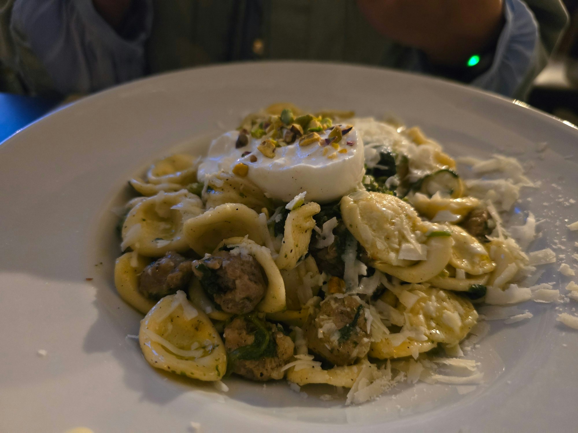 Orecchiette mit Salsiccia und Stängelkohl