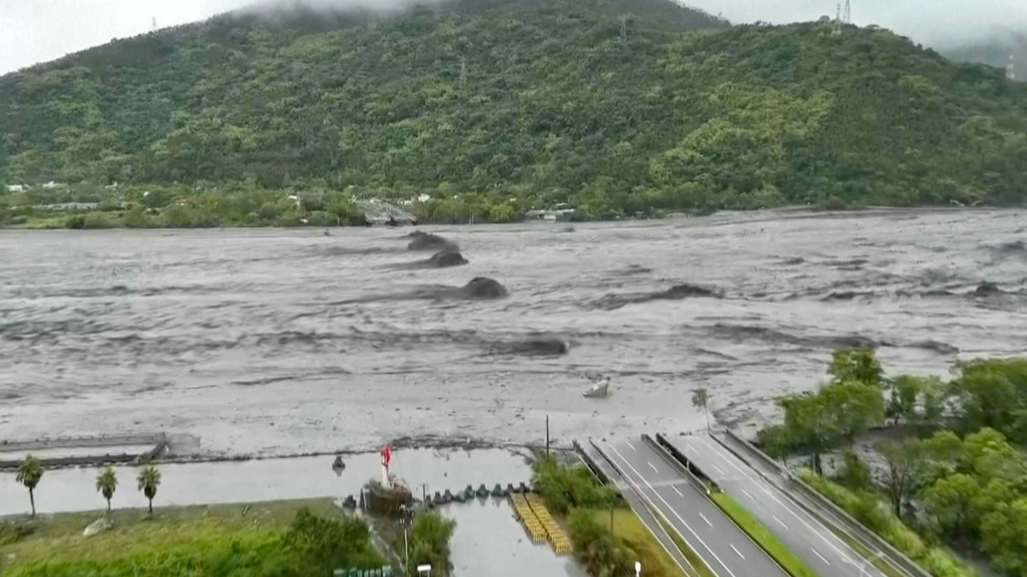 Nach Überschwemmungen starben in Taiwan mindestens 14 Menschen.