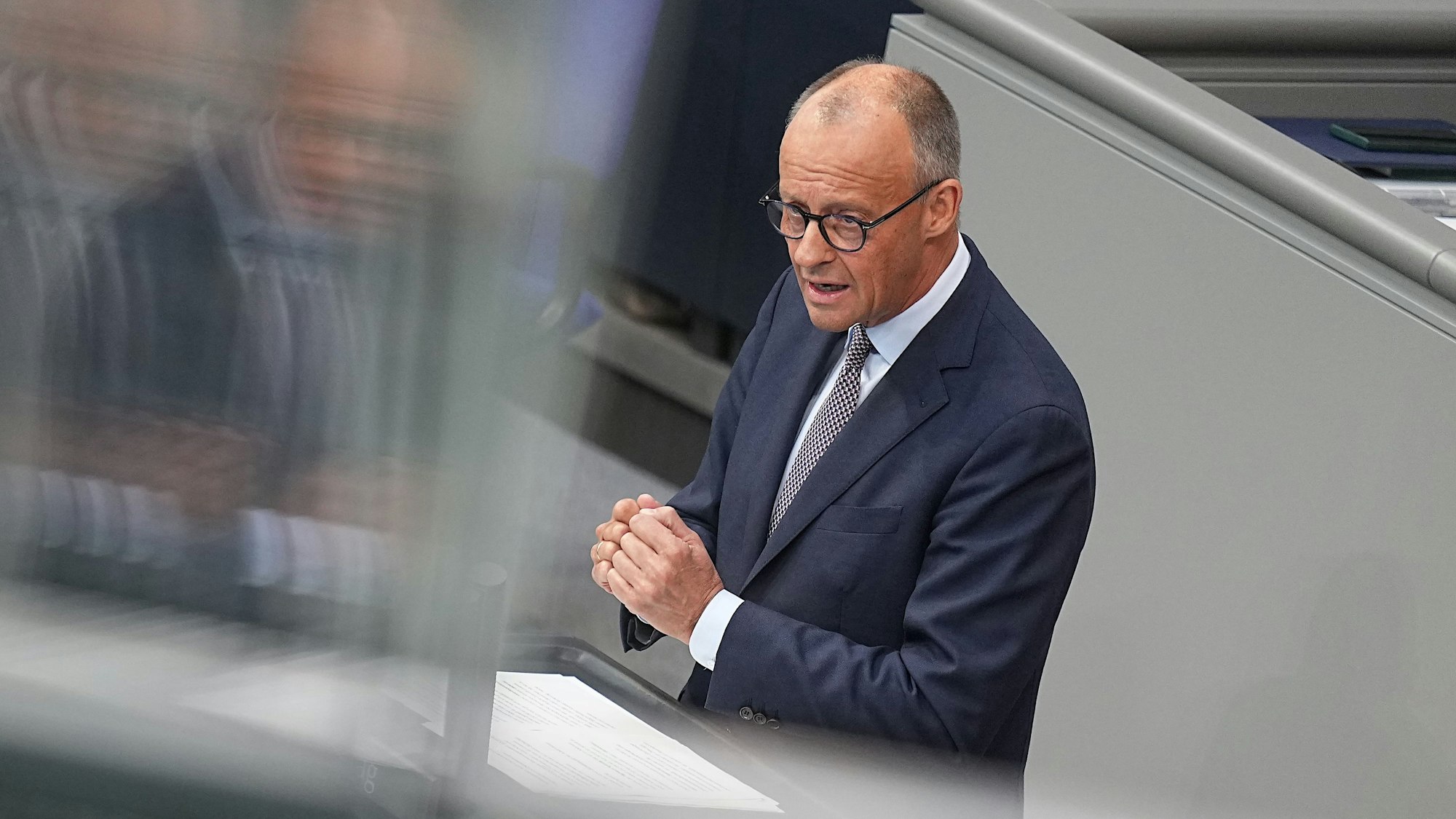 Bundeskanzler Friedrich Merz (CDU) spricht in der Generaldebatte in der Haushaltswoche im Bundestag.