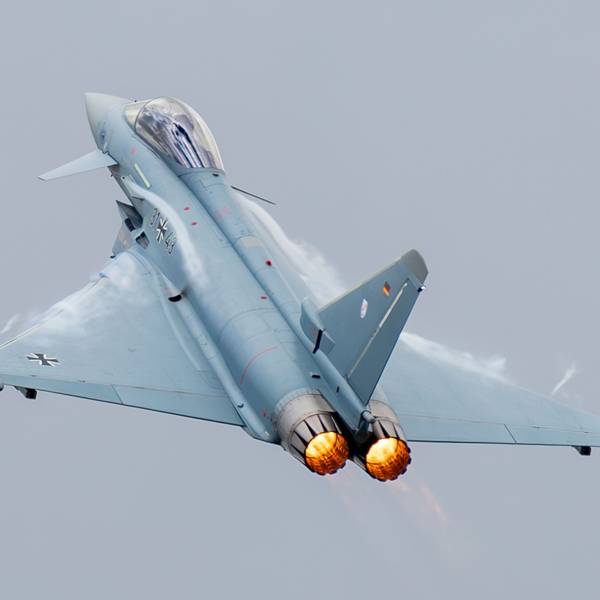 Das Foto zeigt einen Kampfjet.