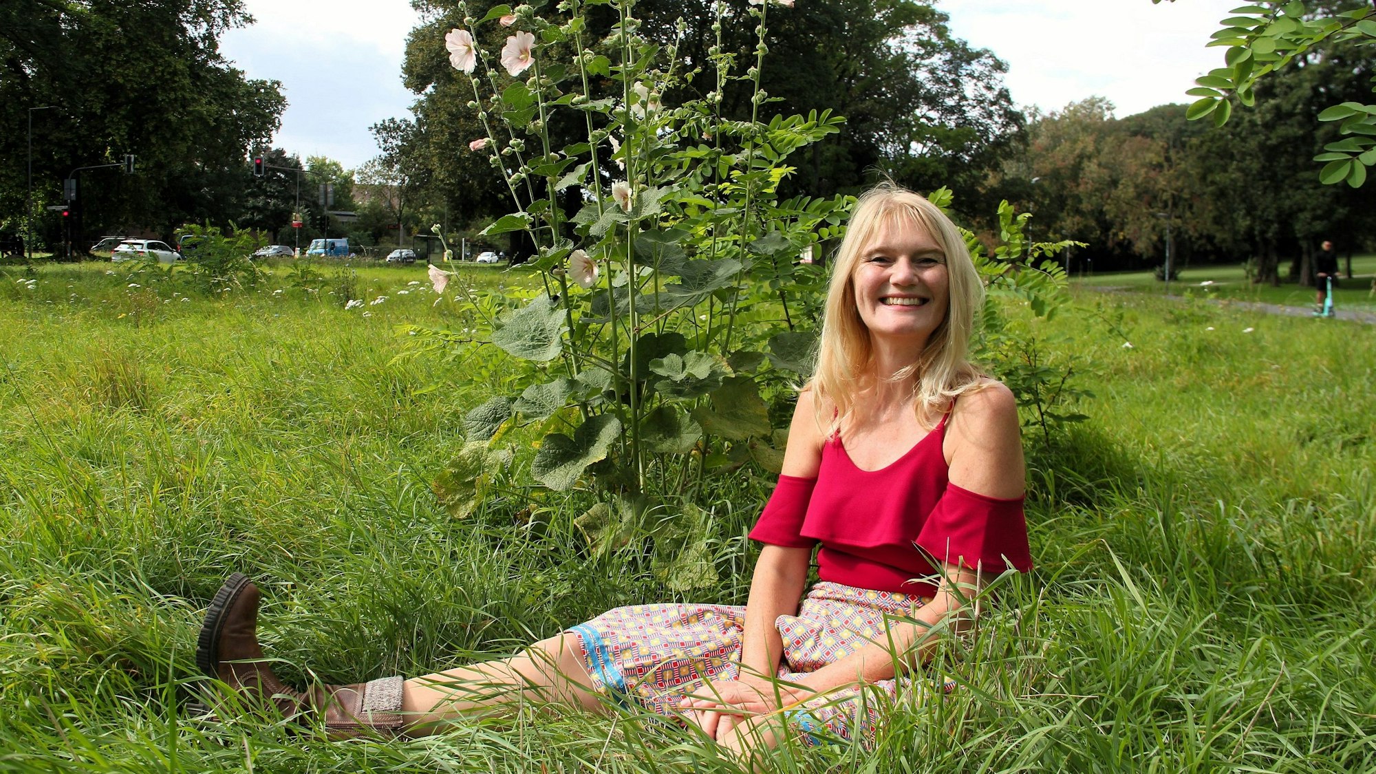 Auf den Uni-Wiesen liest die Künstlerin gerne Drehbücher oder lernt neue Texte.