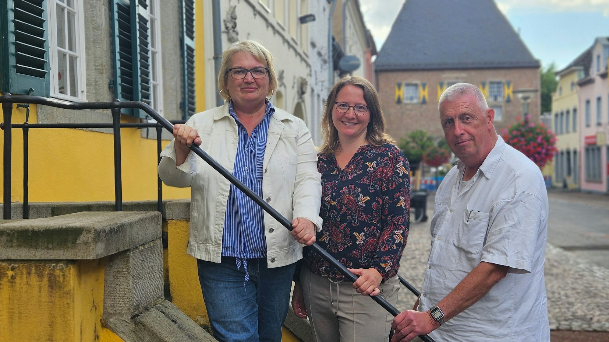 Zu sehen sind Astrid Machuj, Monja Pietrzyk und Michael Füngeling vom Vorstand des Gästeführervereins, der vor fünf Jahren gegründet wurde.